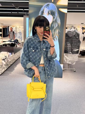  1.Áo khoác denim xanh nhiều túi full logo 