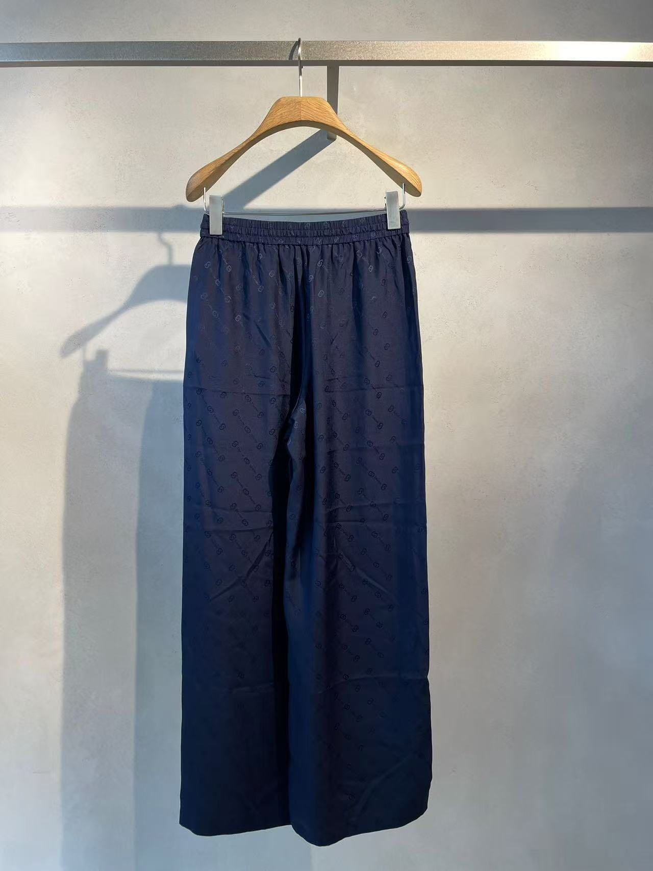  Quần lụa dài xanh navy, dây rút 