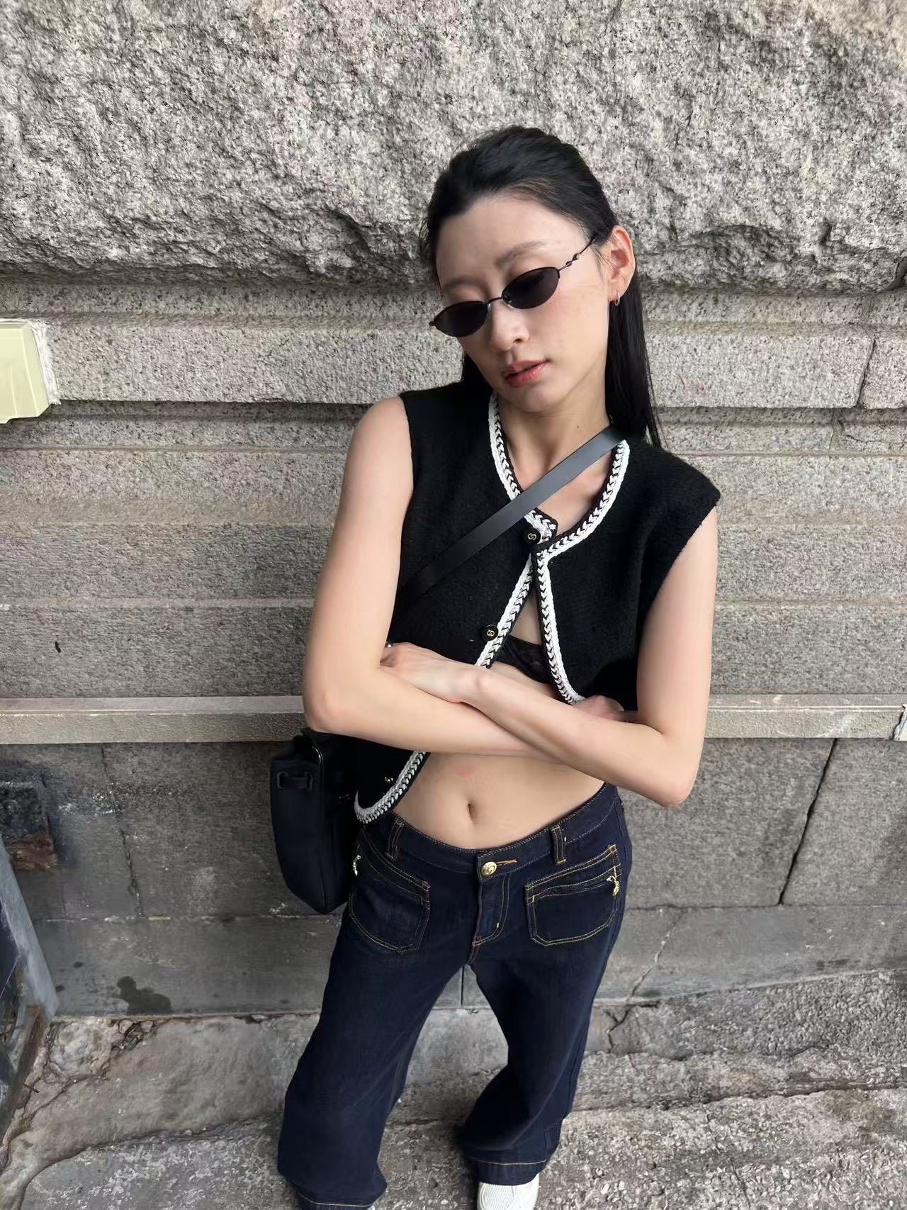  Áo ghile đen 2 túi viền trắng 