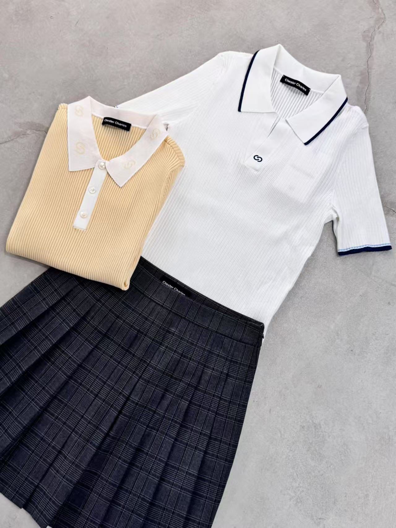  Áo polo trắng -viền xanh Navy cổ V 