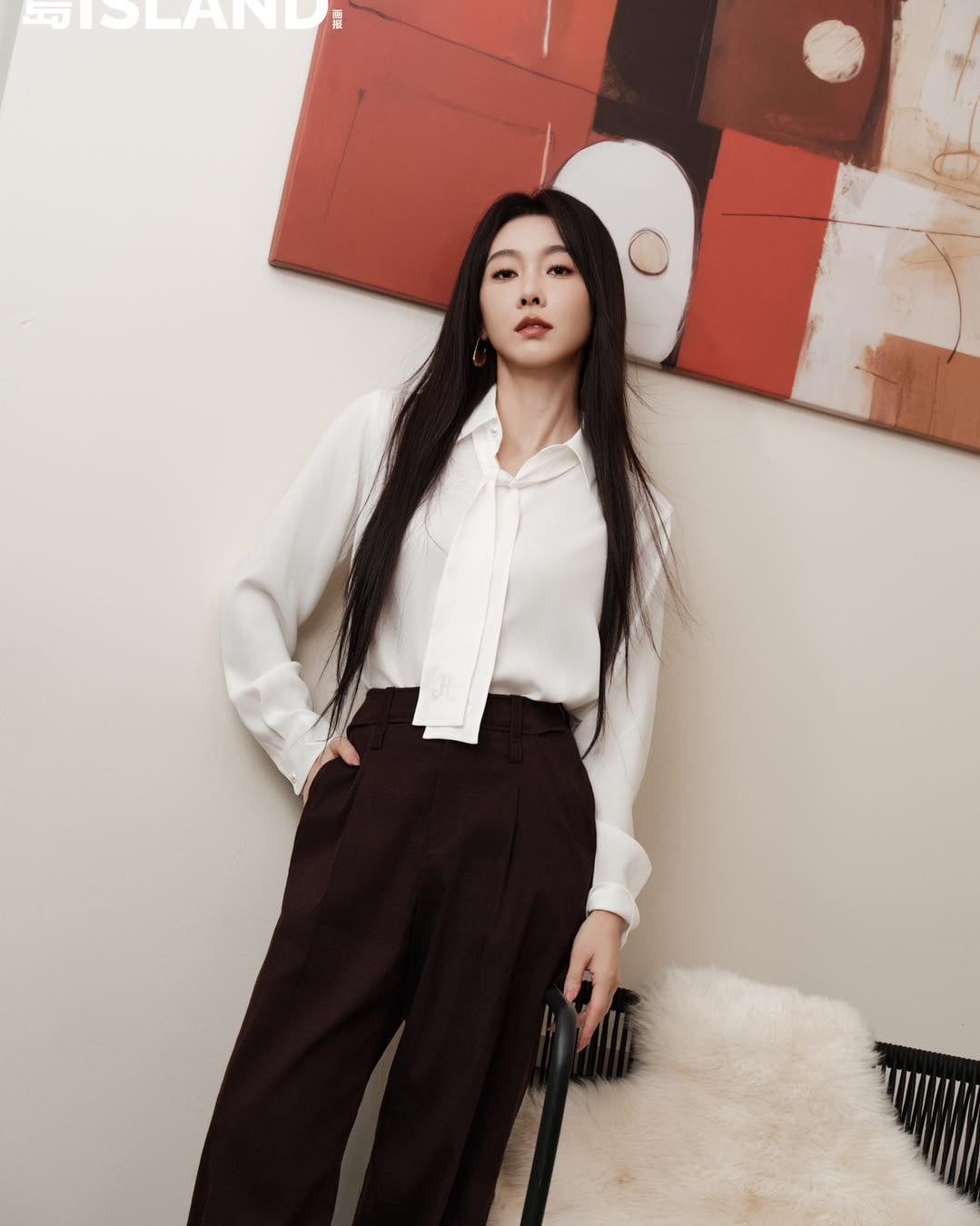  Áo sơ mi trắng thắt nơ cà vạt Logo CC 