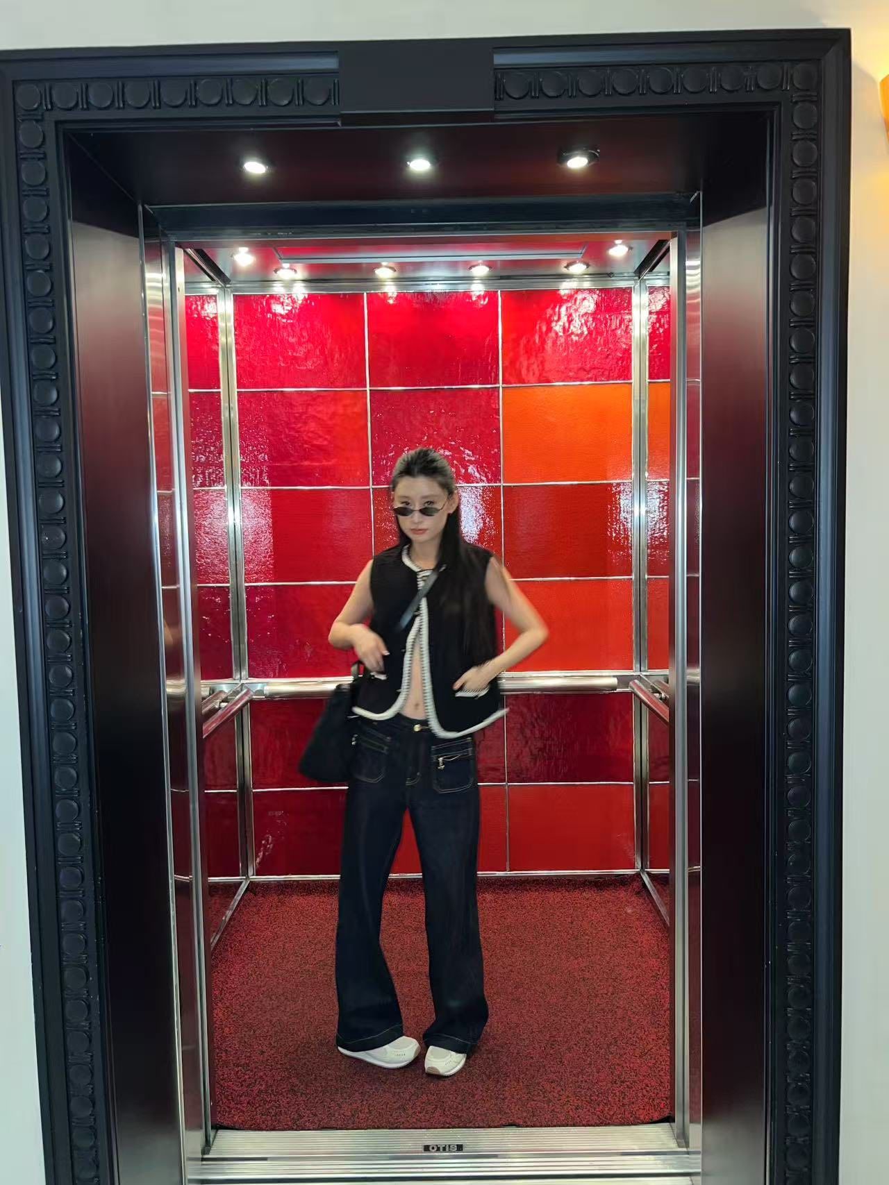  Áo ghile đen 2 túi viền trắng 