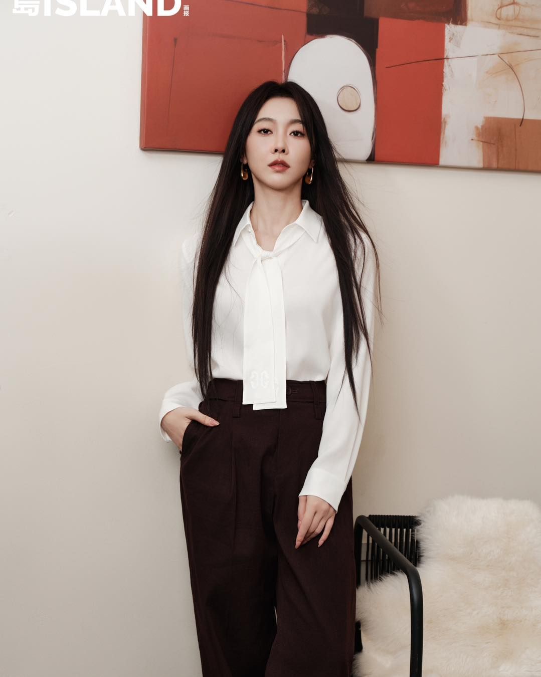  Áo sơ mi trắng thắt nơ cà vạt Logo CC 