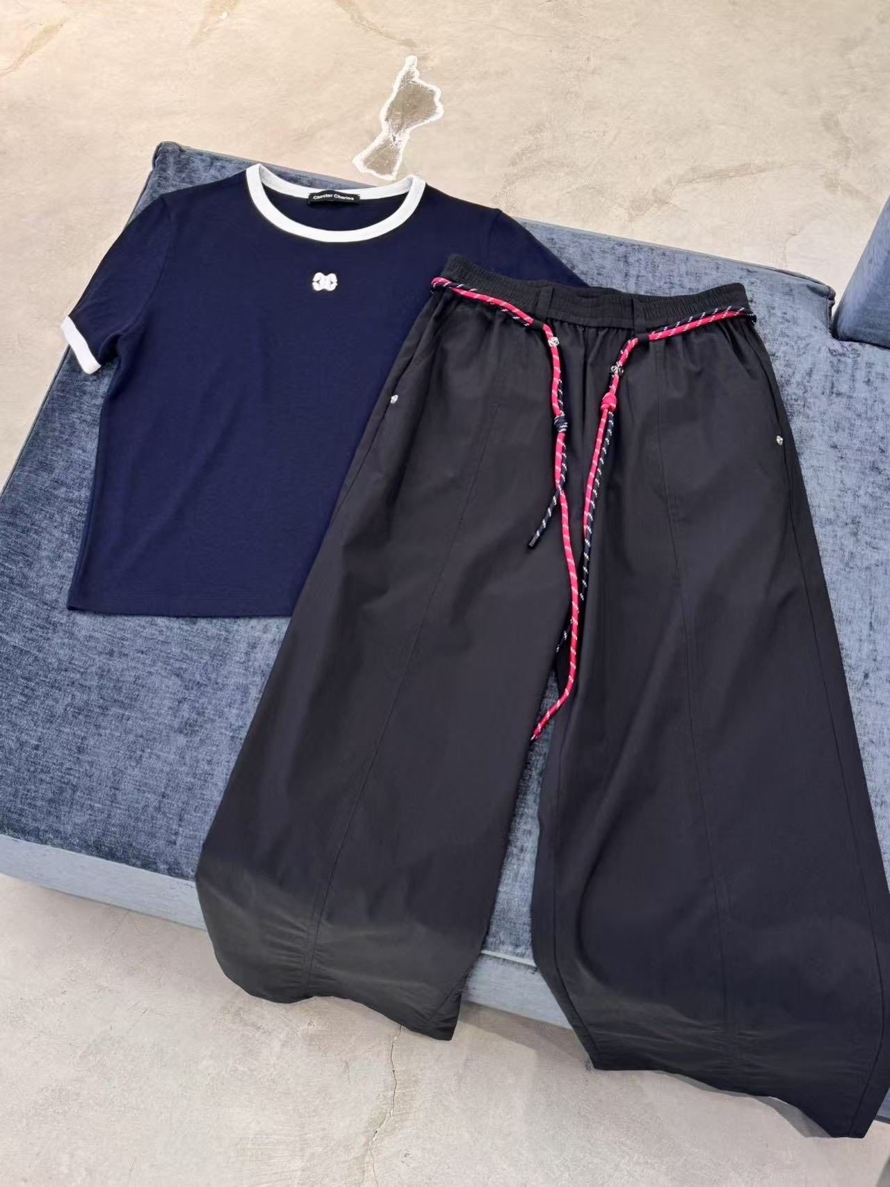  Áo Navy đậm- viền trắng, logo CC nhỏ ngực 