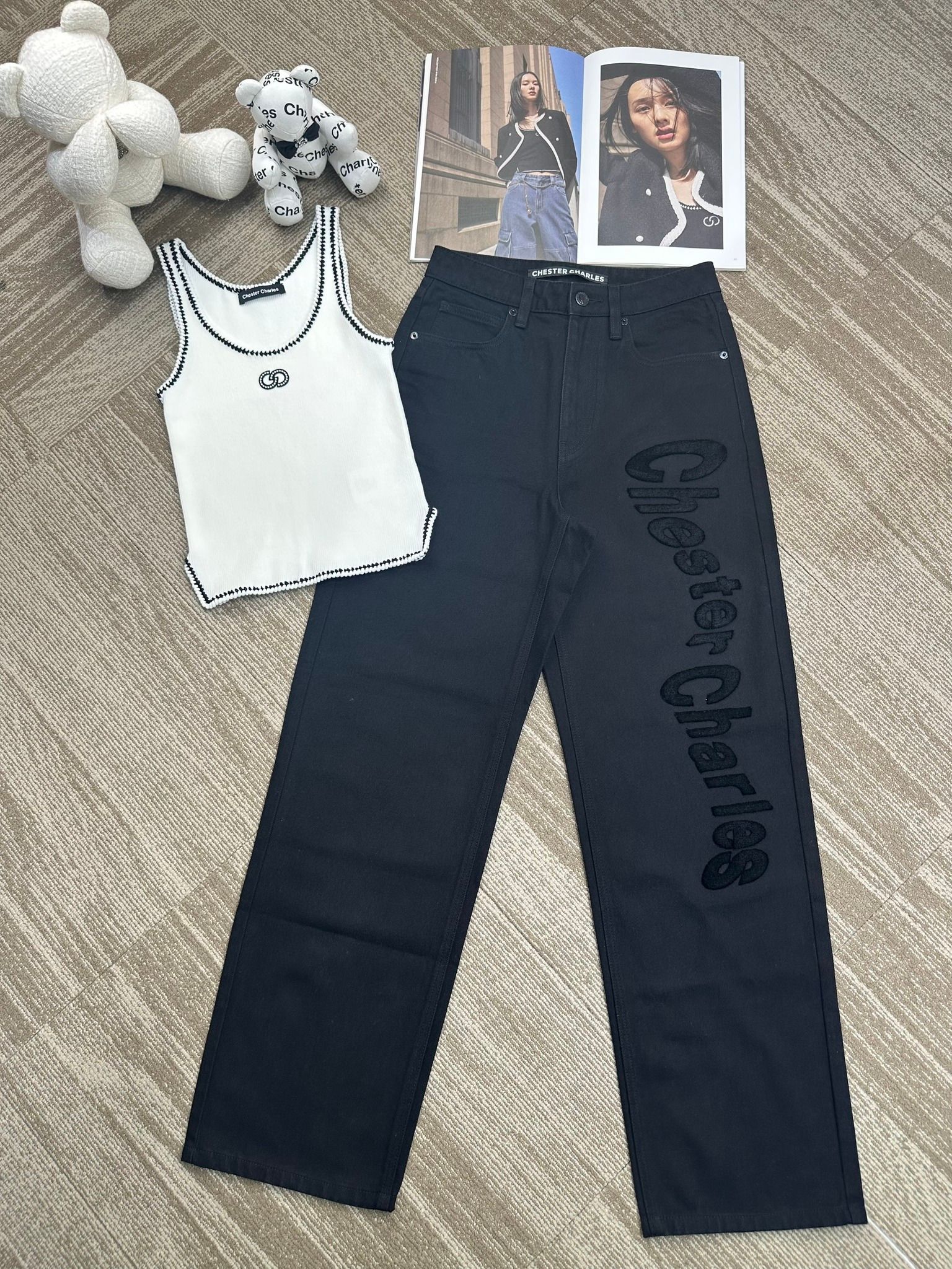  Quần jean đen - chữ logo đùi 