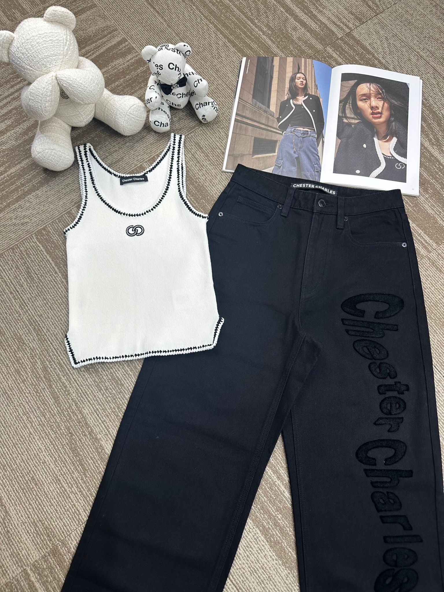  Quần jean đen - chữ logo đùi 