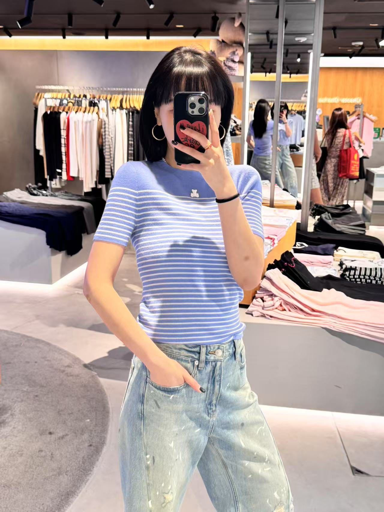  8.Quần Jean ly chéo , vẩy sơn 