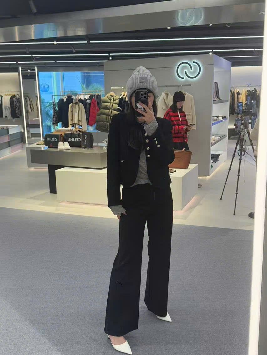  Quần jean đen hoa trà 