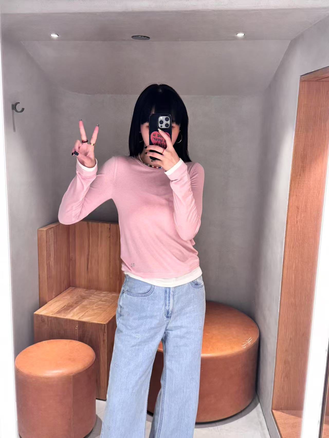  Áo thun hồng dài tay , viền gấu trắng 