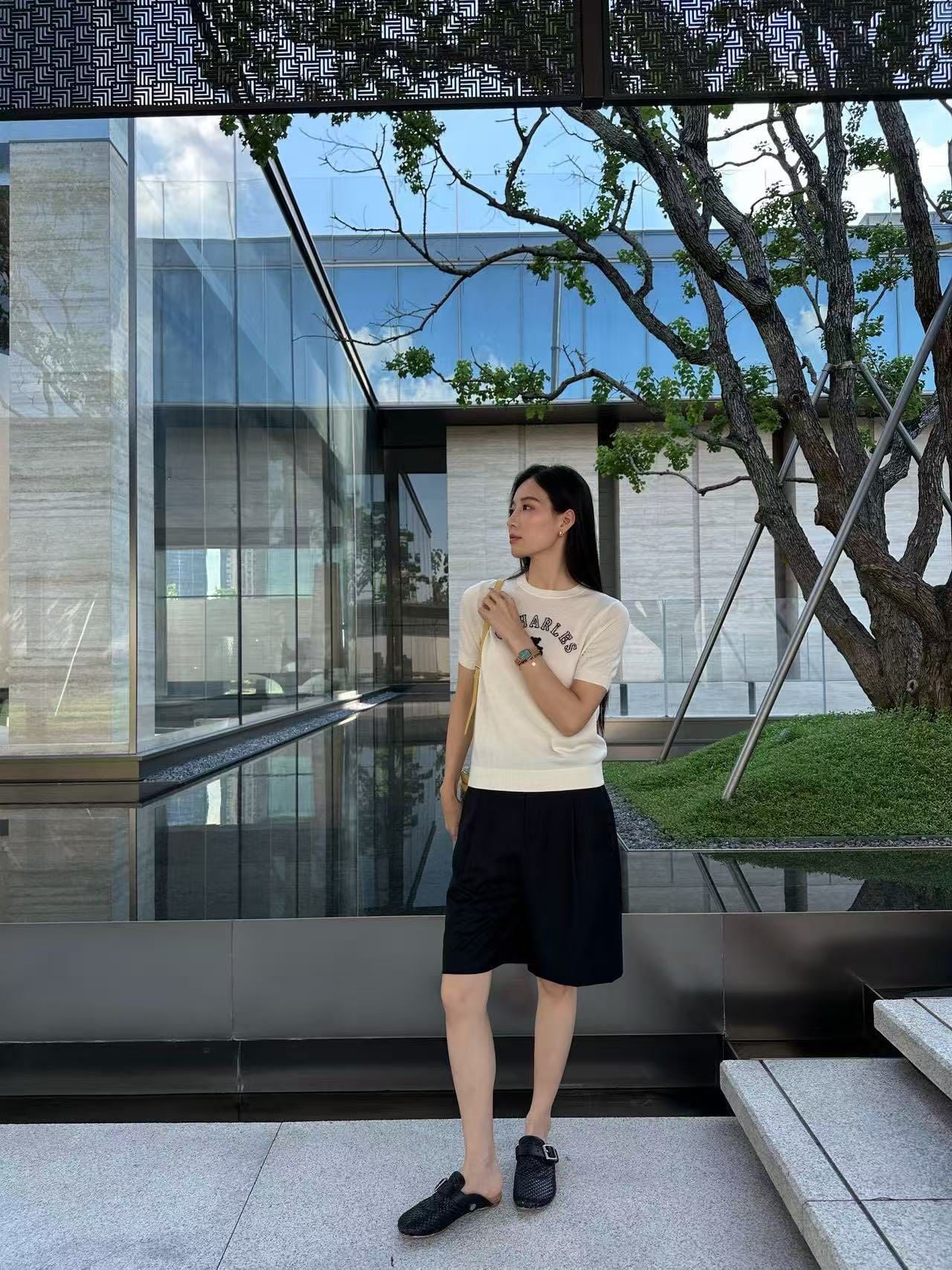  4.Quần sooc vải ngố đen lưng cao 