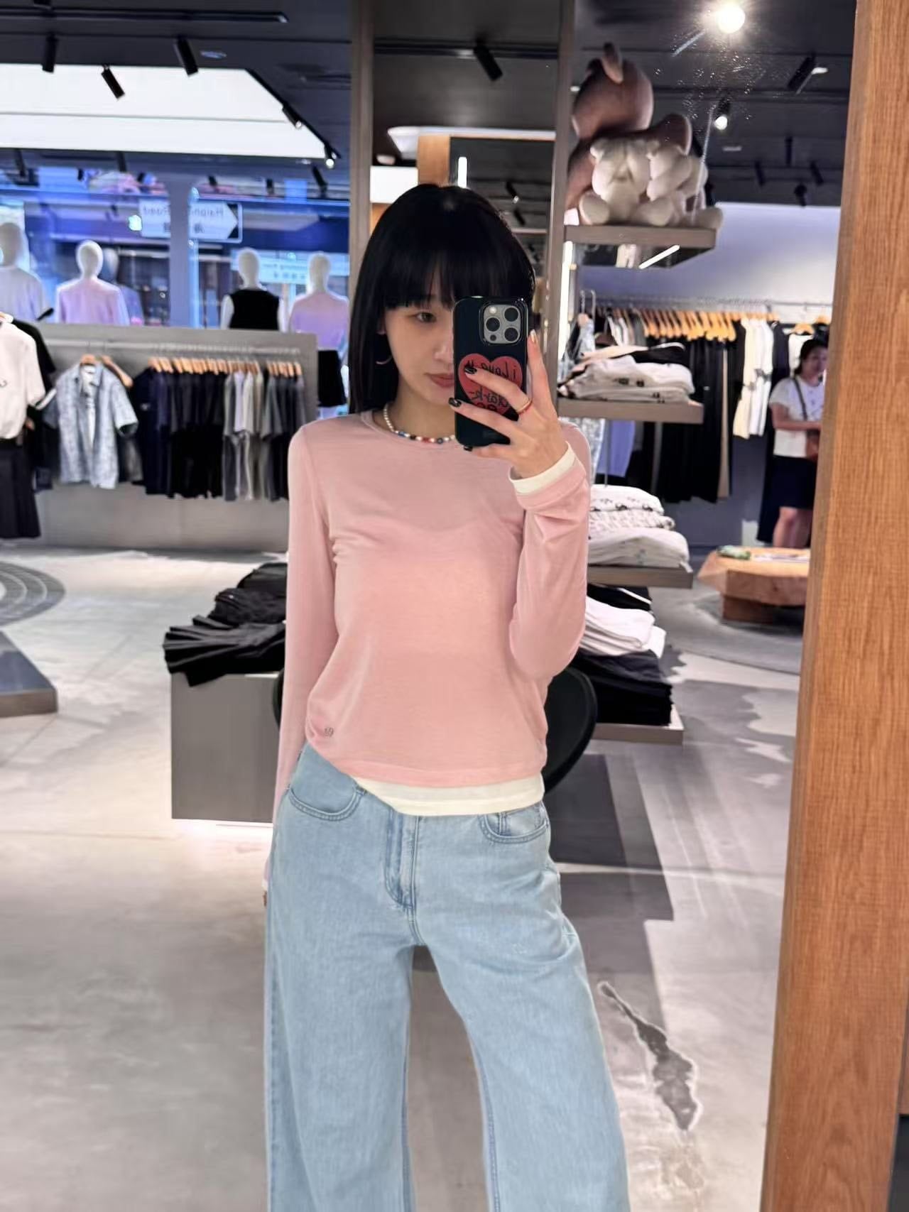  Áo thun hồng dài tay , viền gấu trắng 