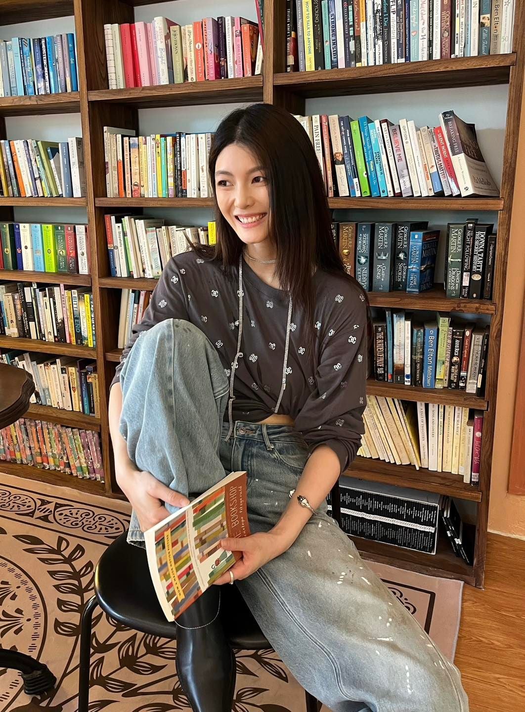  8.Quần Jean ly chéo , vẩy sơn 