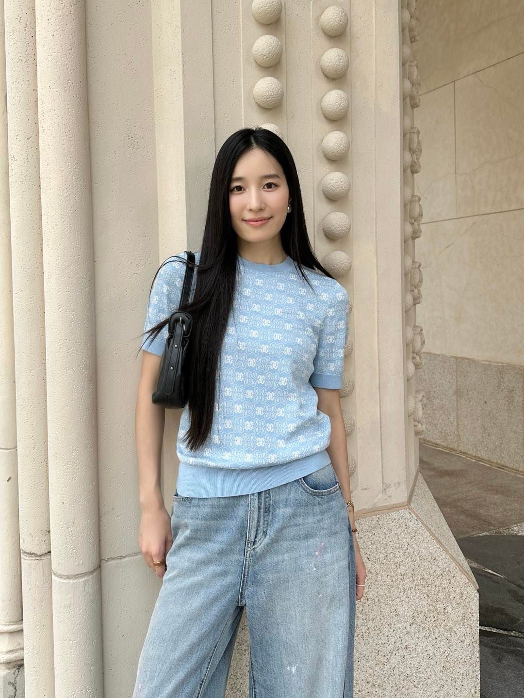  2.Áo xanh biển , full logo bo gấu 