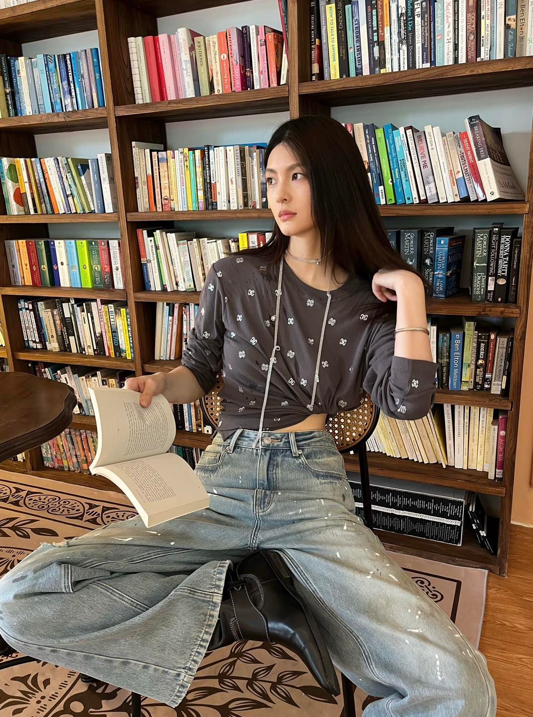  8.Quần Jean ly chéo , vẩy sơn 