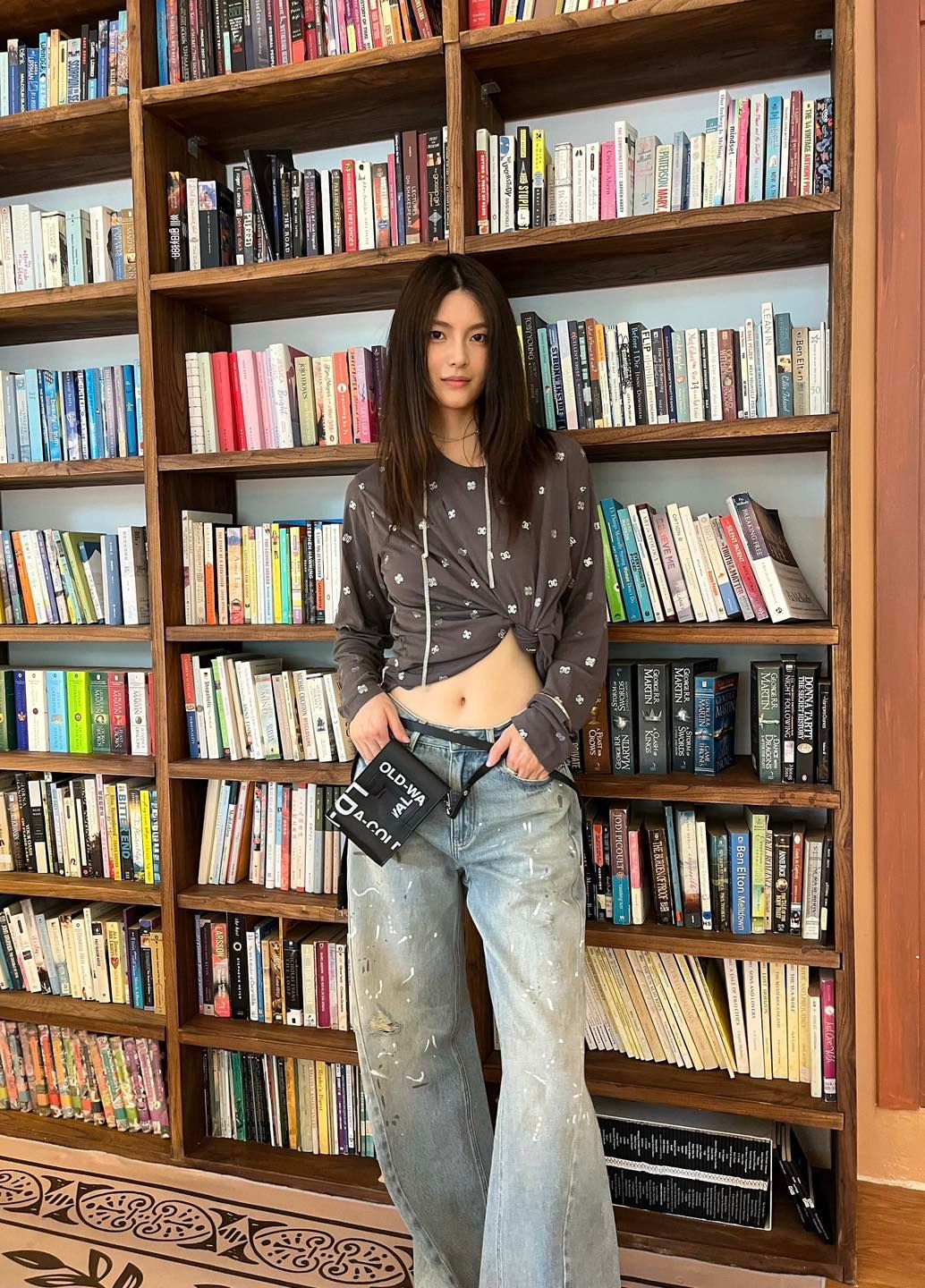  8.Quần Jean ly chéo , vẩy sơn 