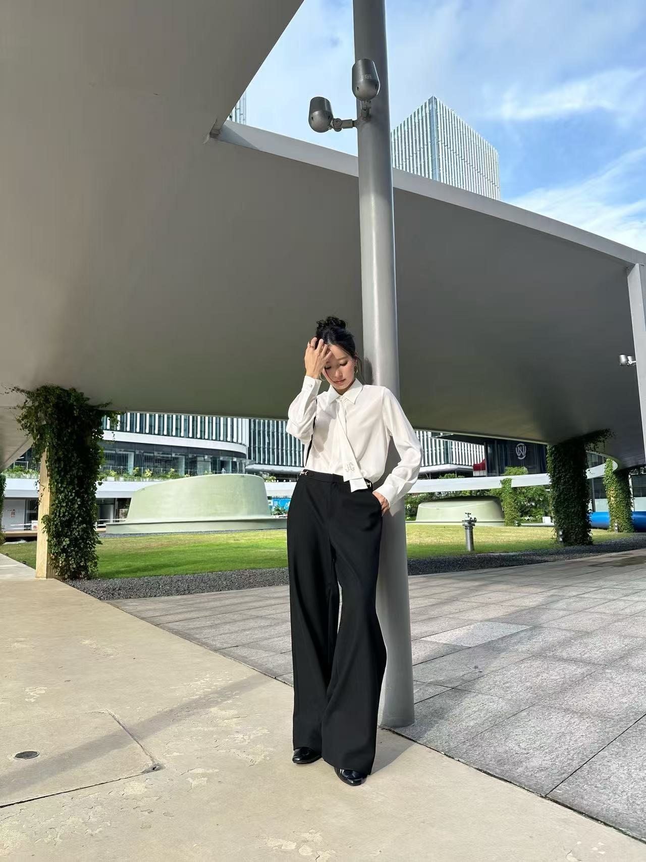  Quần vải đen xích vàng ss25 