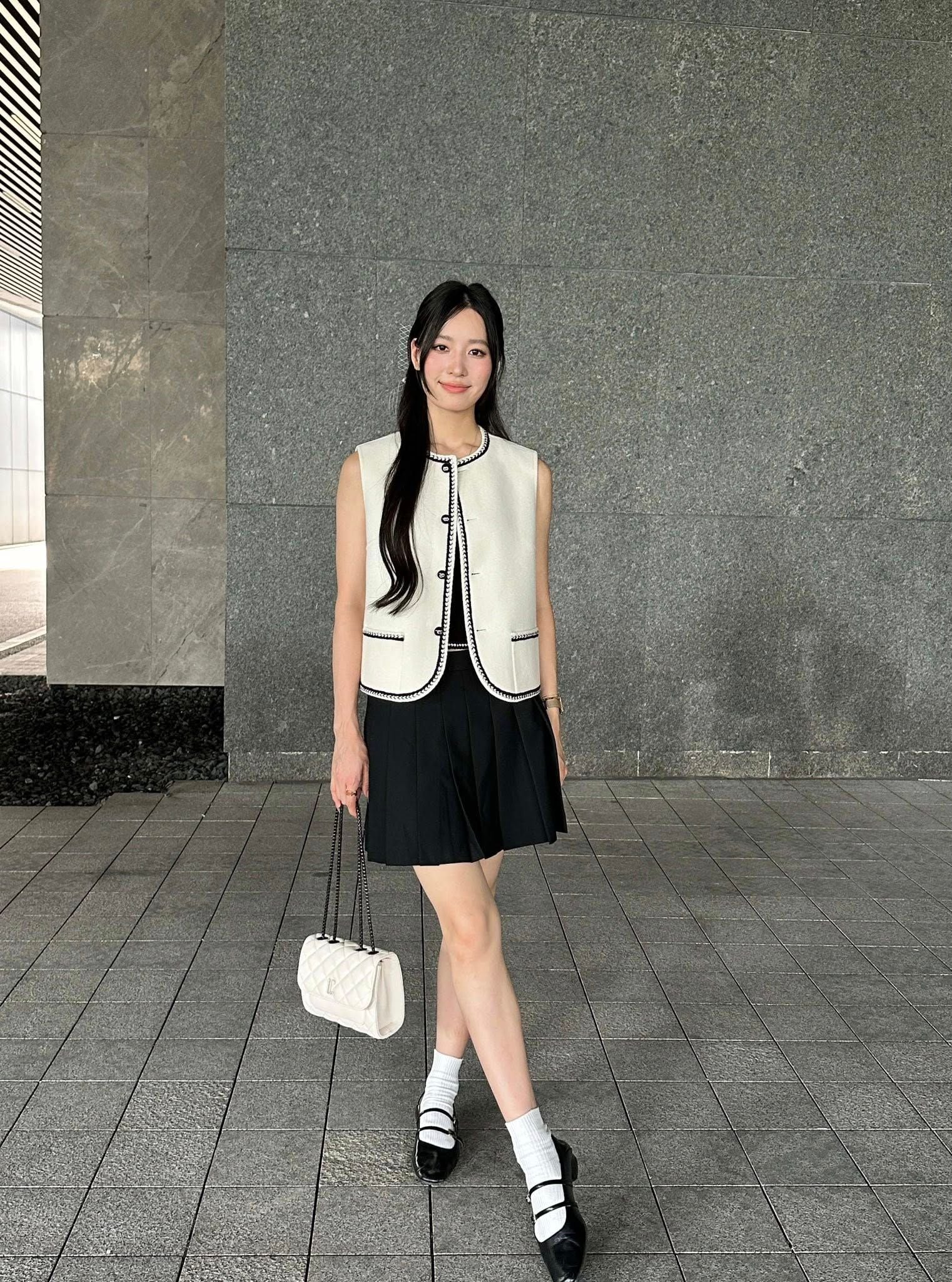  2.Áo ghile trắng - 2 túi viền đen 