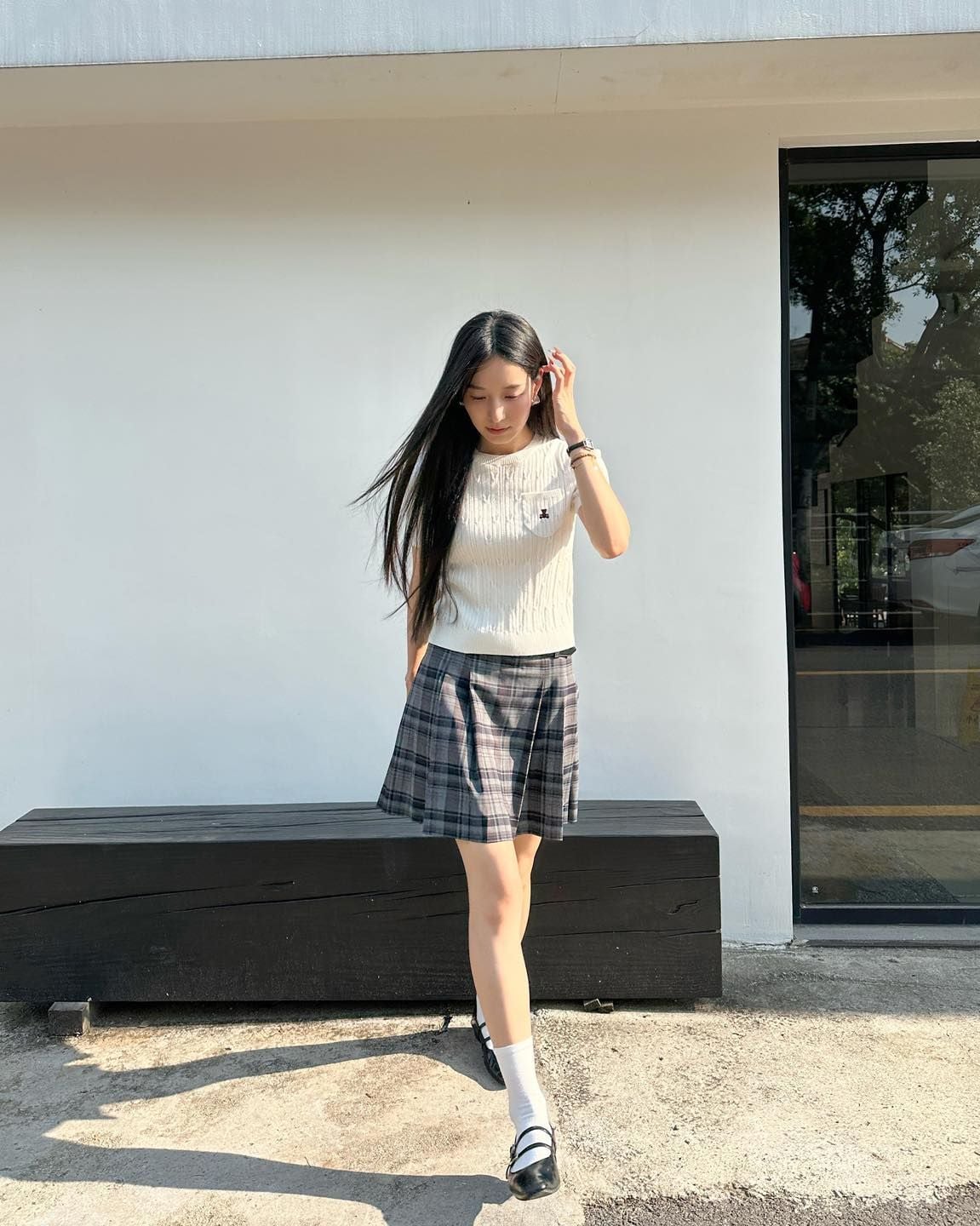  5.Áo trắng, vân sọc túi gấu 1 bên 