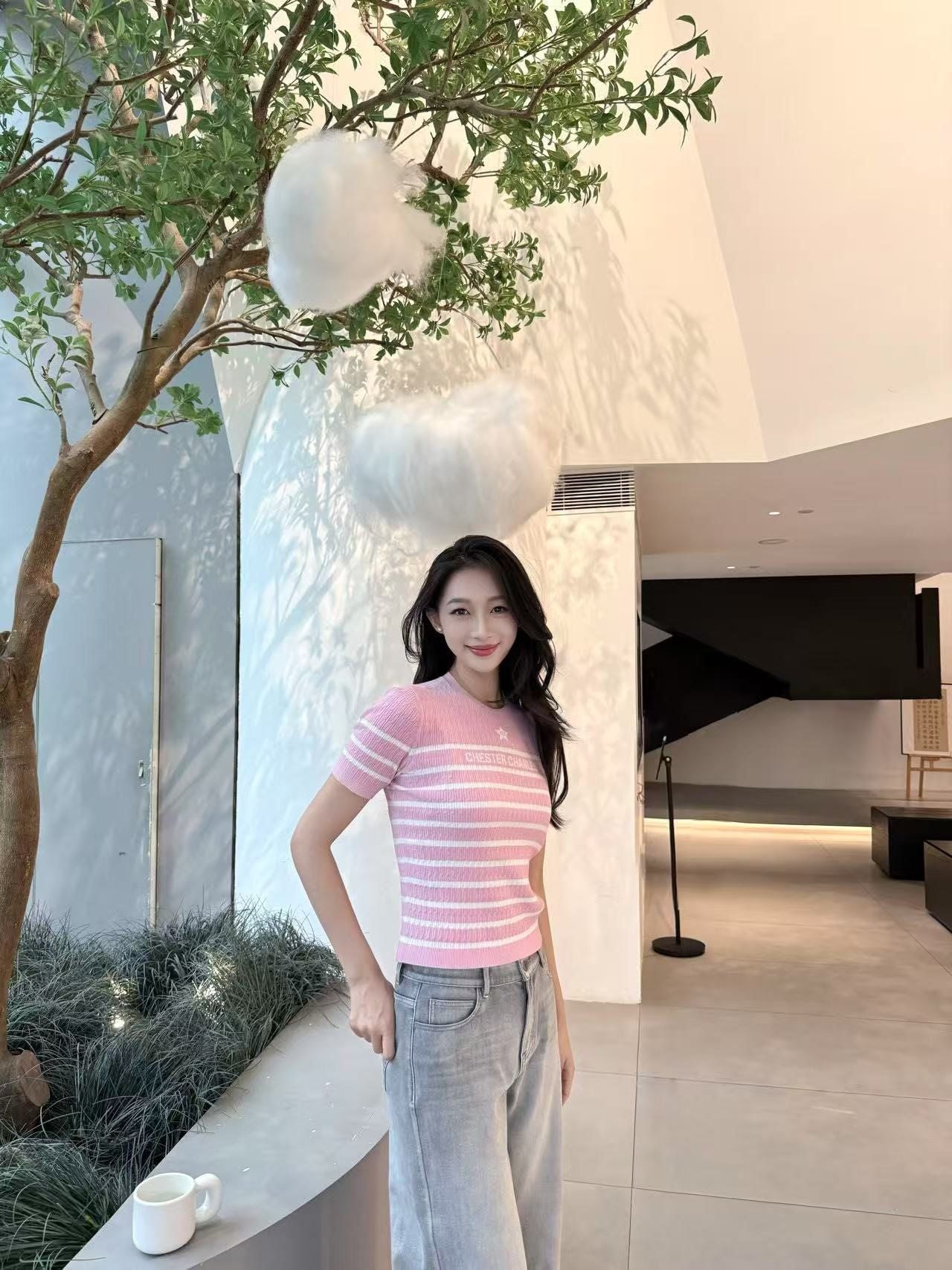  Áo hồng kẻ ngang trắng - ngôi sao giữa 