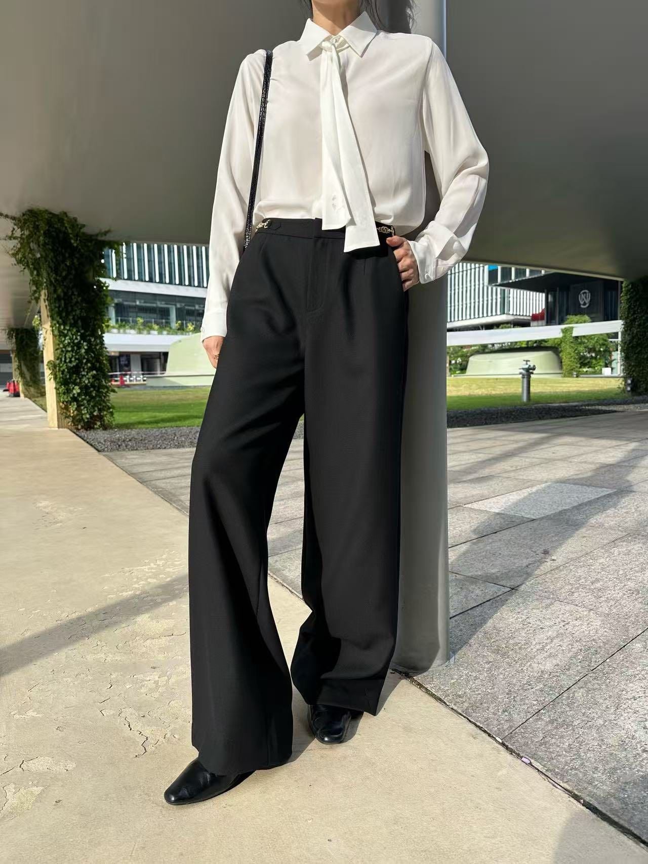  Quần vải đen xích vàng ss25 