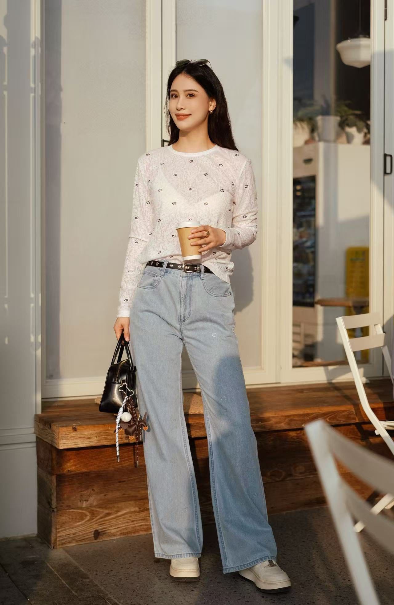  Áo thun trắng dài tay logo CC đen nhỏ 