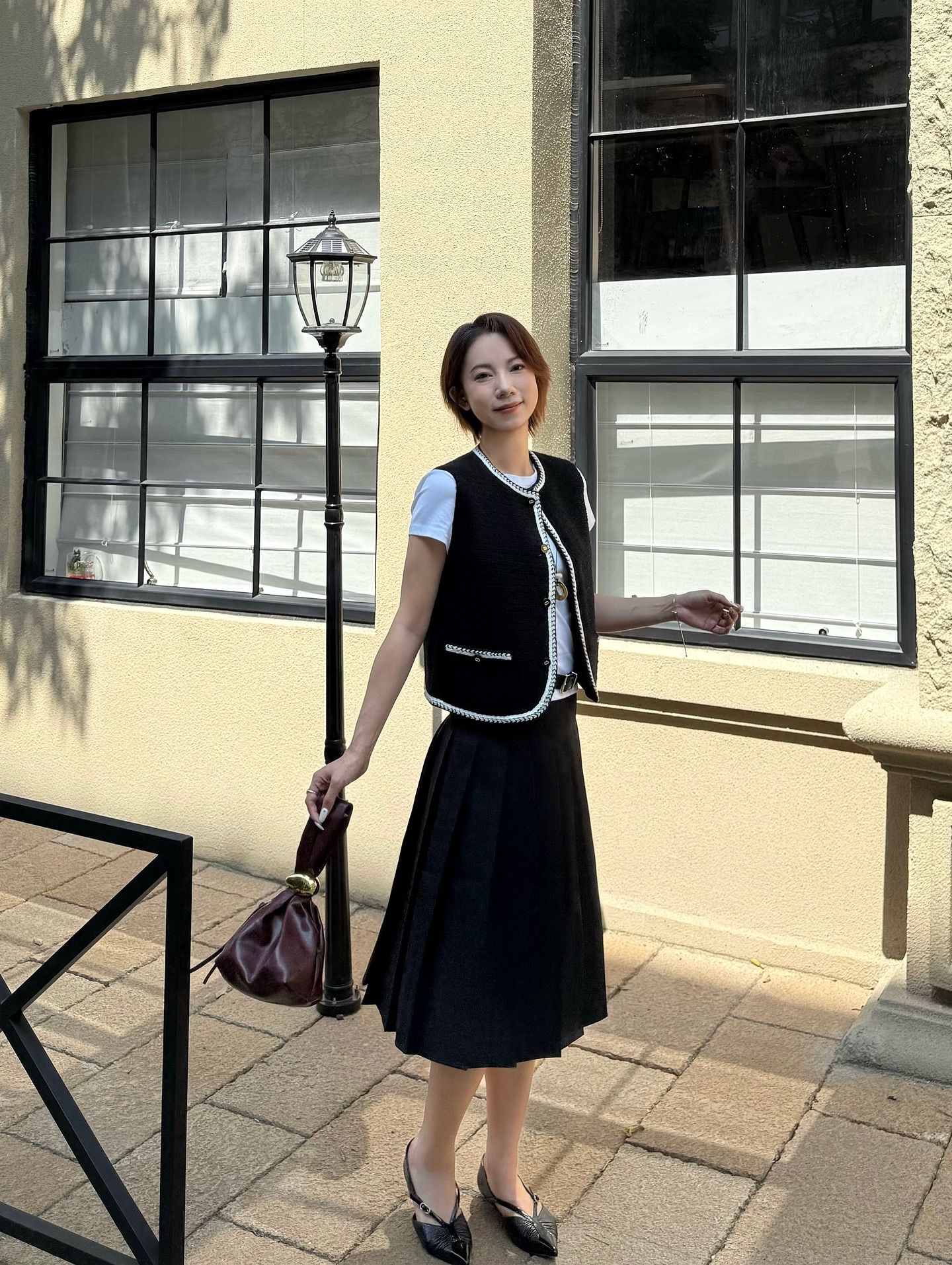  Áo ghile đen 2 túi viền trắng 