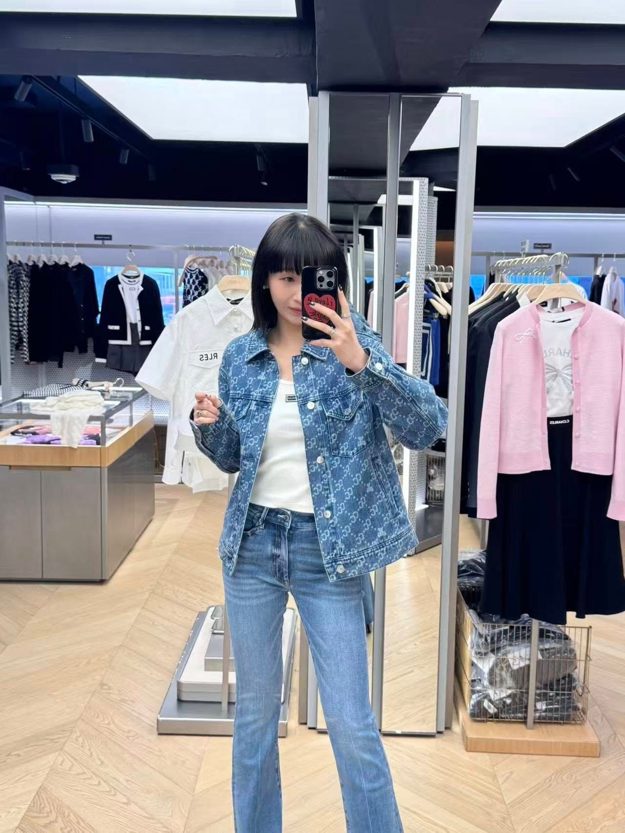  1.Áo khoác denim xanh nhiều túi full logo 