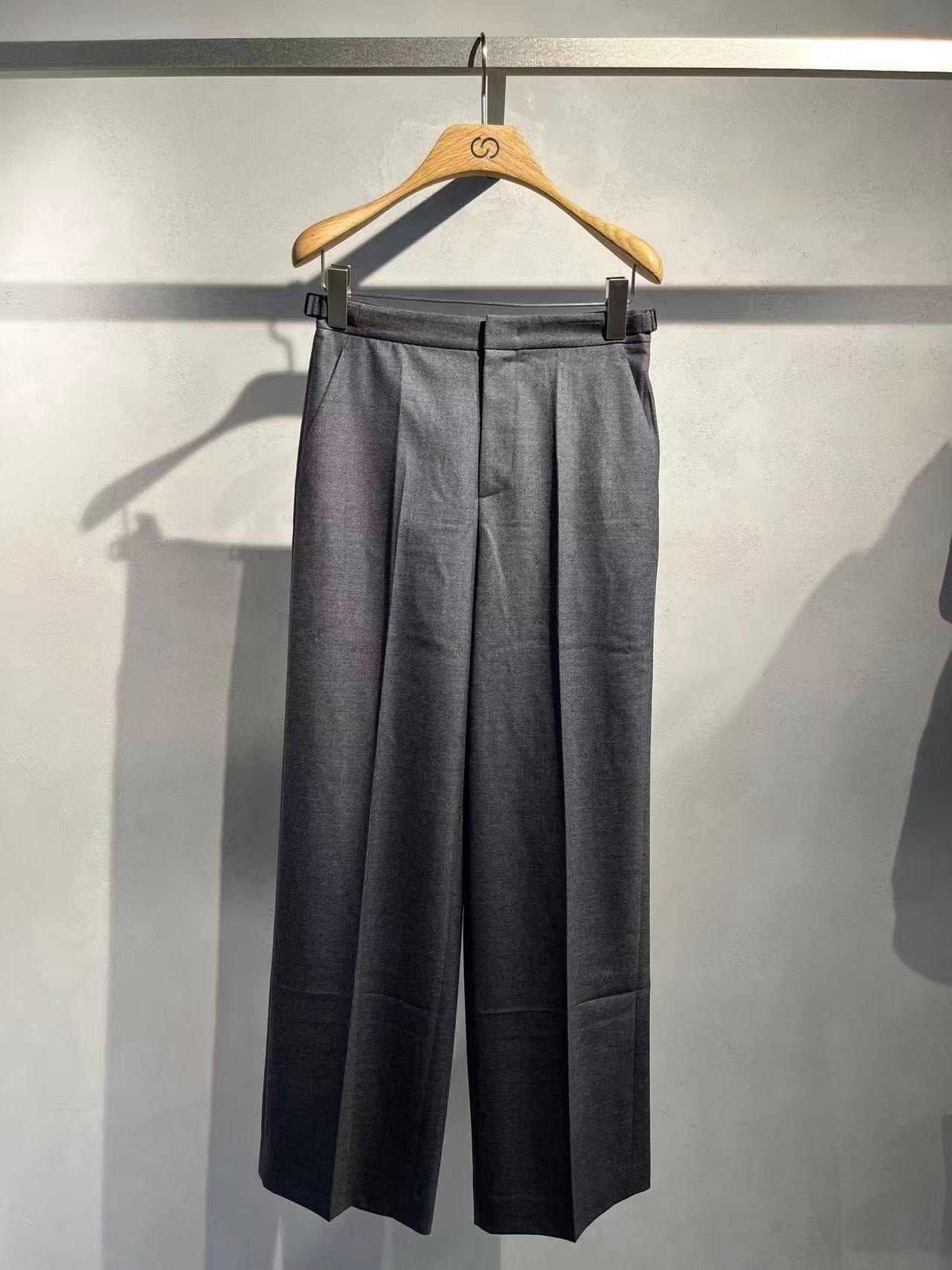  1.Quần vải xám, đai tăng chỉnh 2 bên 