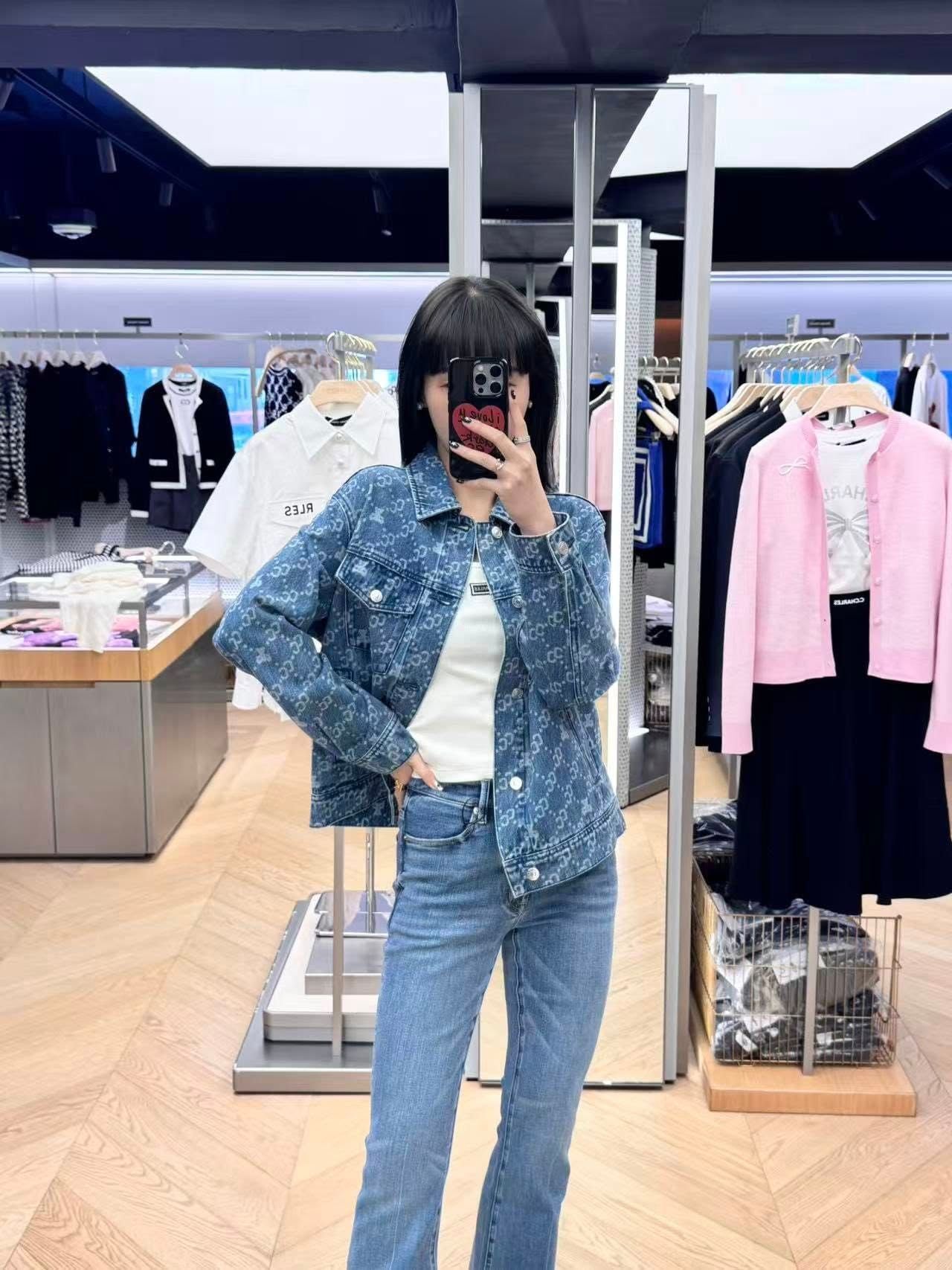  1.Áo khoác denim xanh nhiều túi full logo 