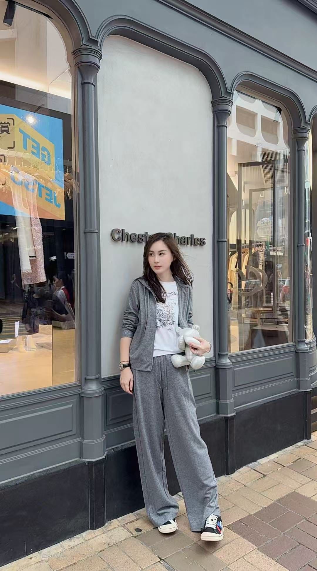  2.Quần len xám , dây rút logo lồng 1 bên set 