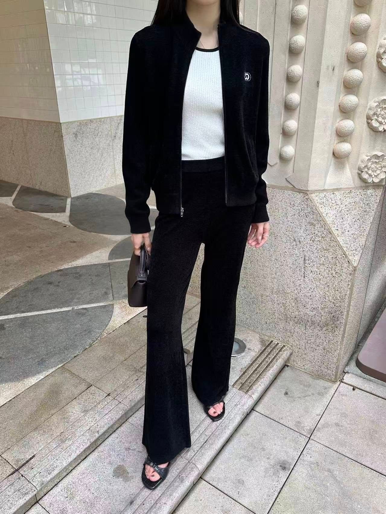  Bộ Áo khoác nhung& quần nhung đen xốp, logo trắng 1 bên (SET) 