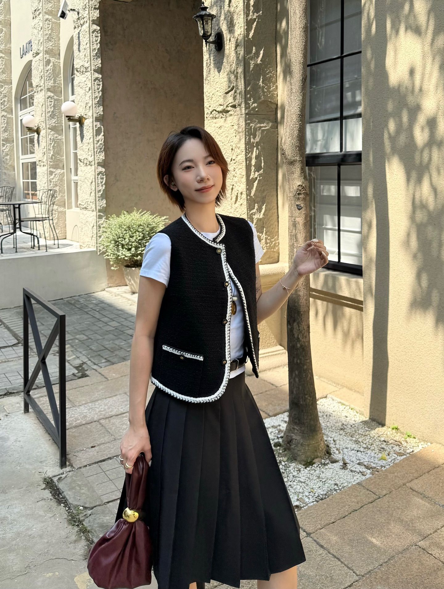  Áo ghile đen 2 túi viền trắng 