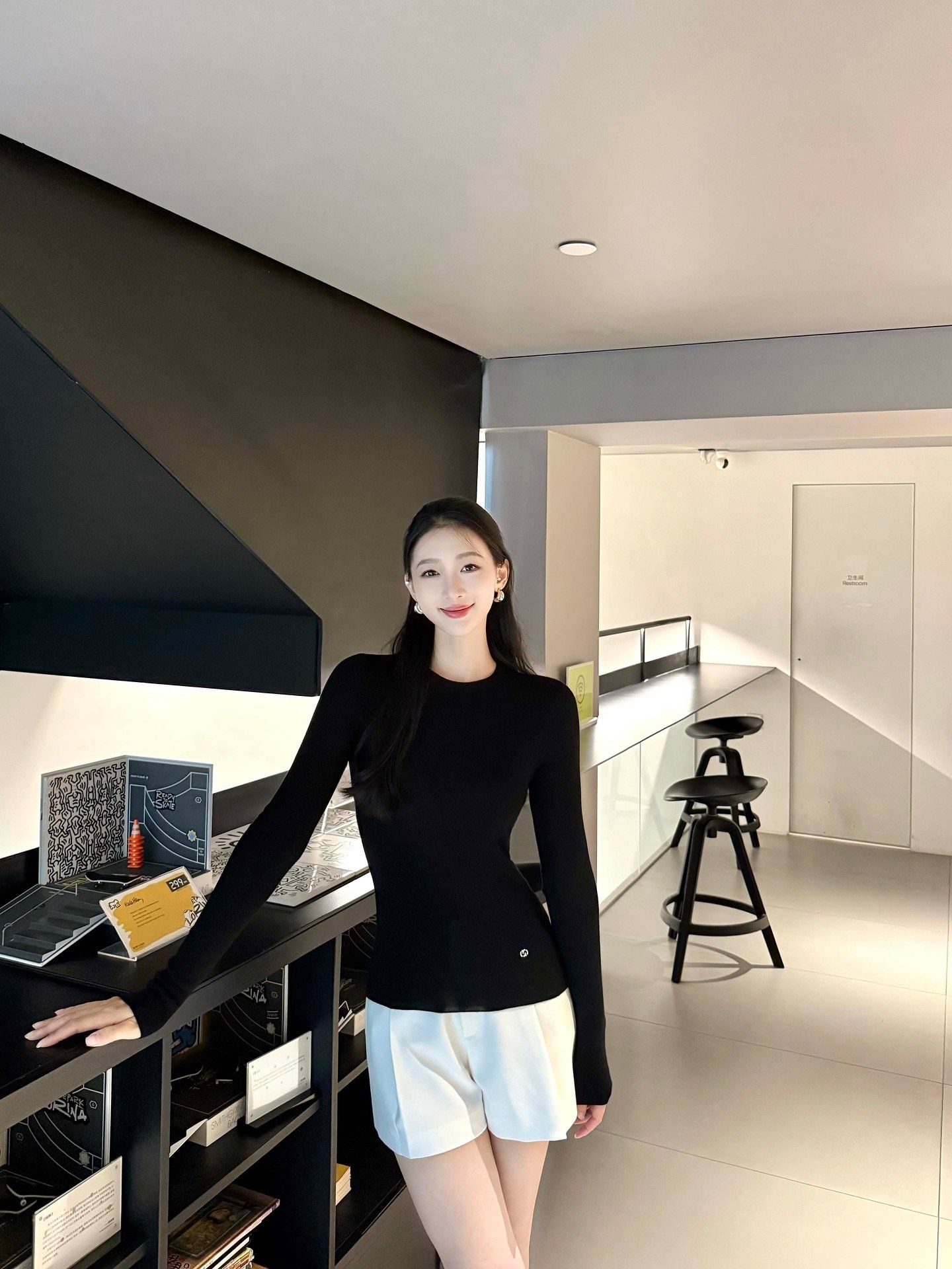  WOOL áo len màu đen dài tay 