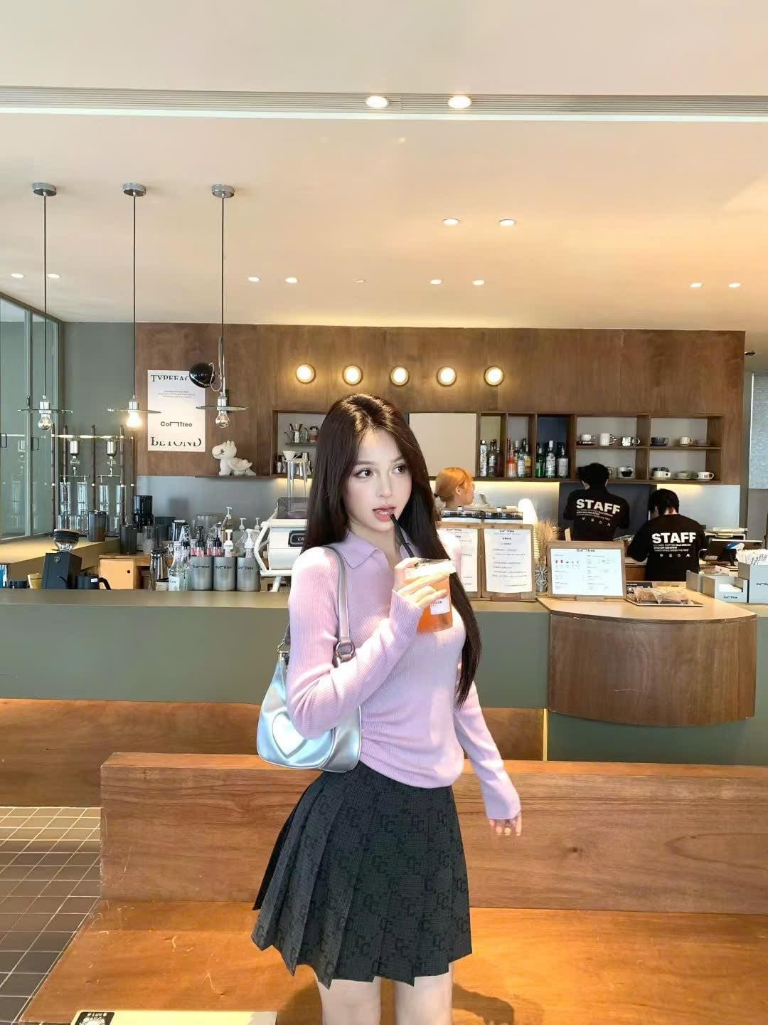  Chân váy ngắn kèm belt họa tiết thoi CC 