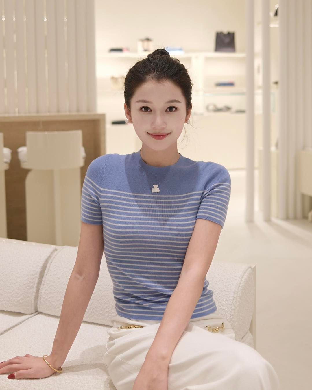  Áo ngắn tay xanh da trời kẻ sọc ngang - gấu trắng 