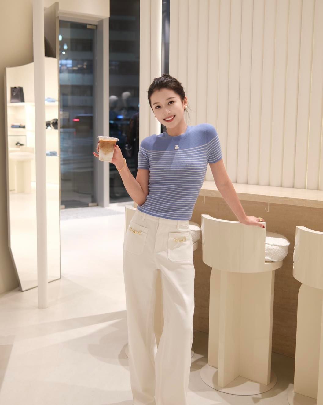  Áo ngắn tay xanh da trời kẻ sọc ngang - gấu trắng 