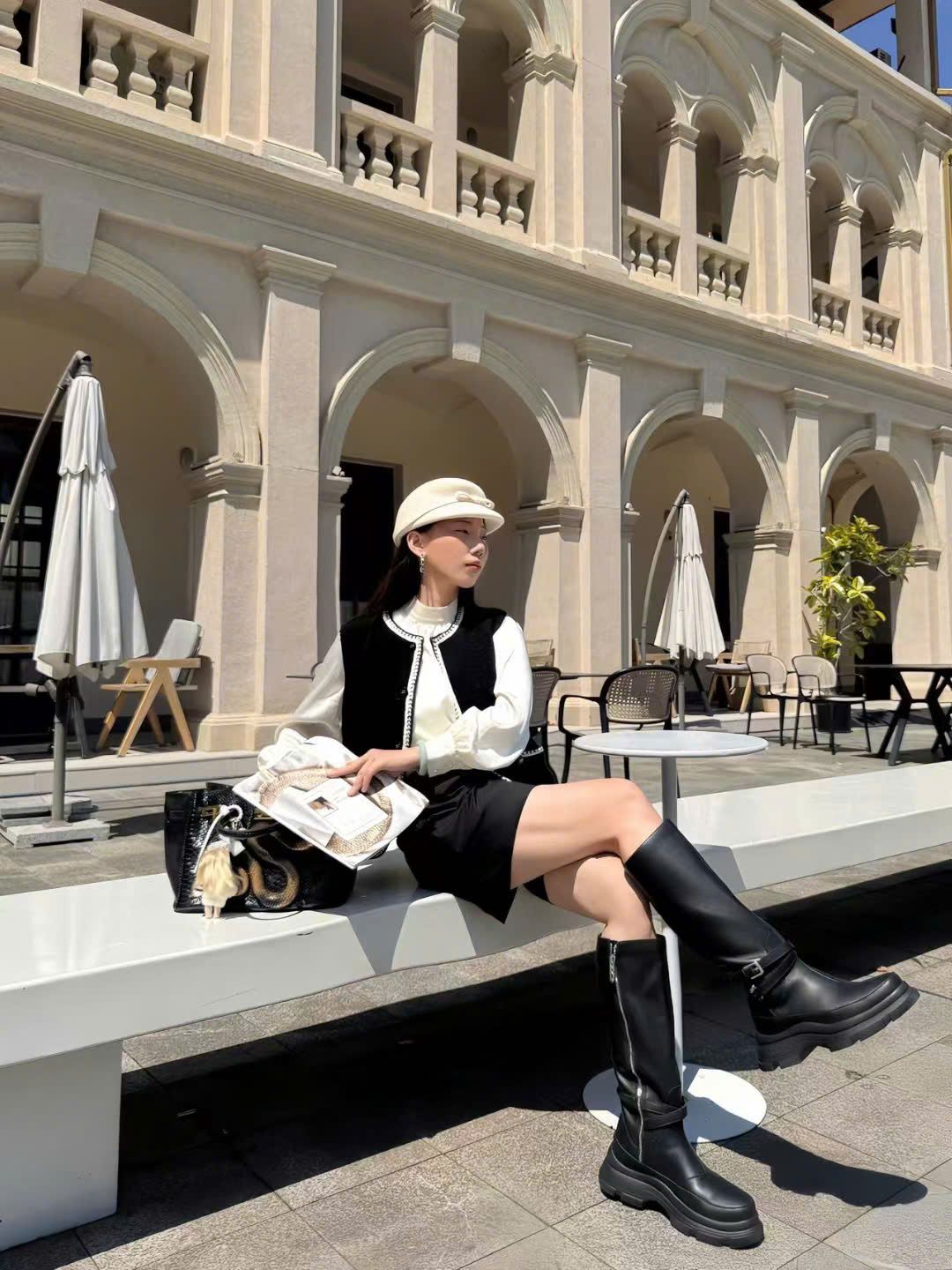  Áo ghile đen 2 túi viền trắng 