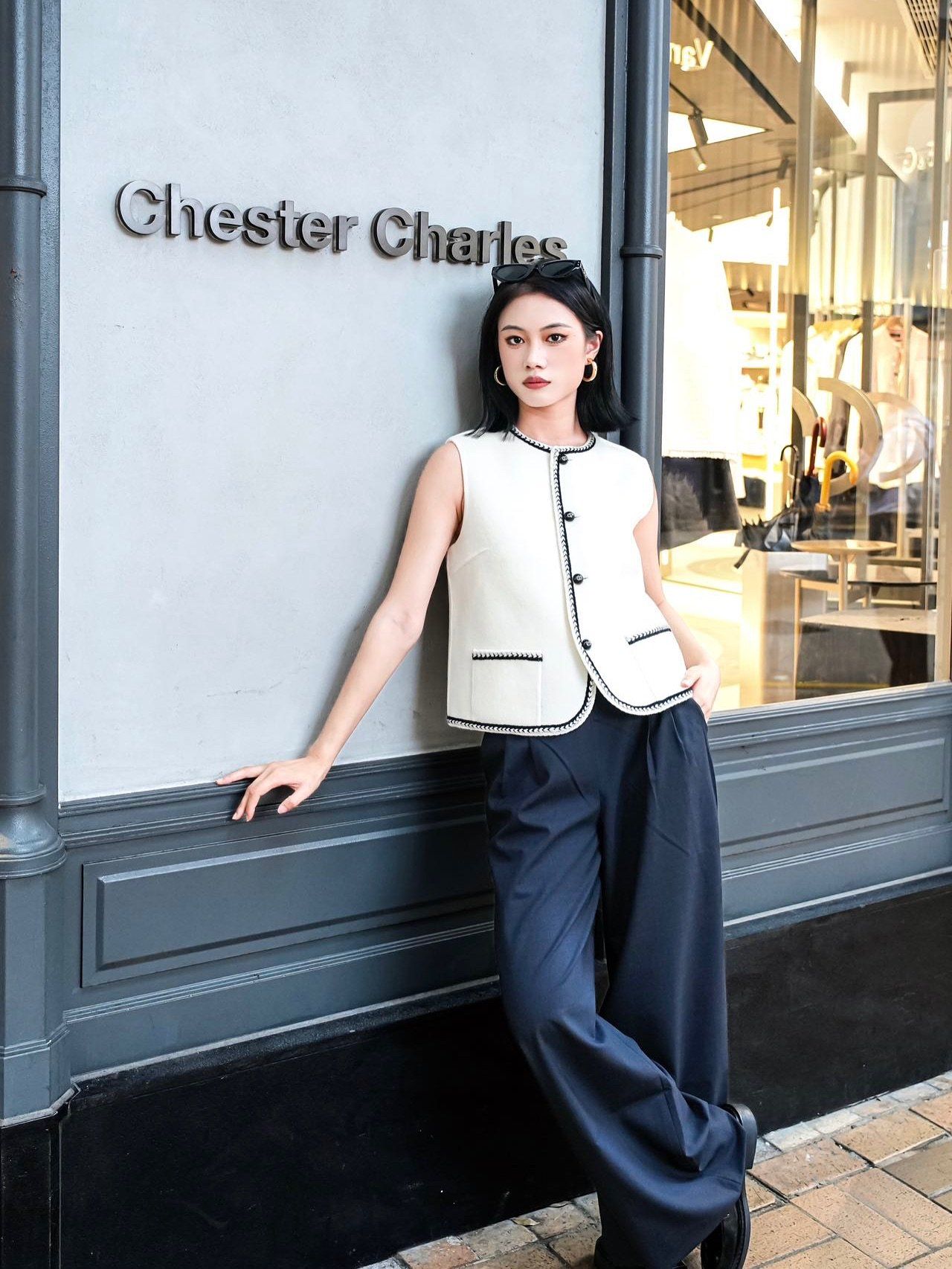  2.Áo ghile trắng - 2 túi viền đen 