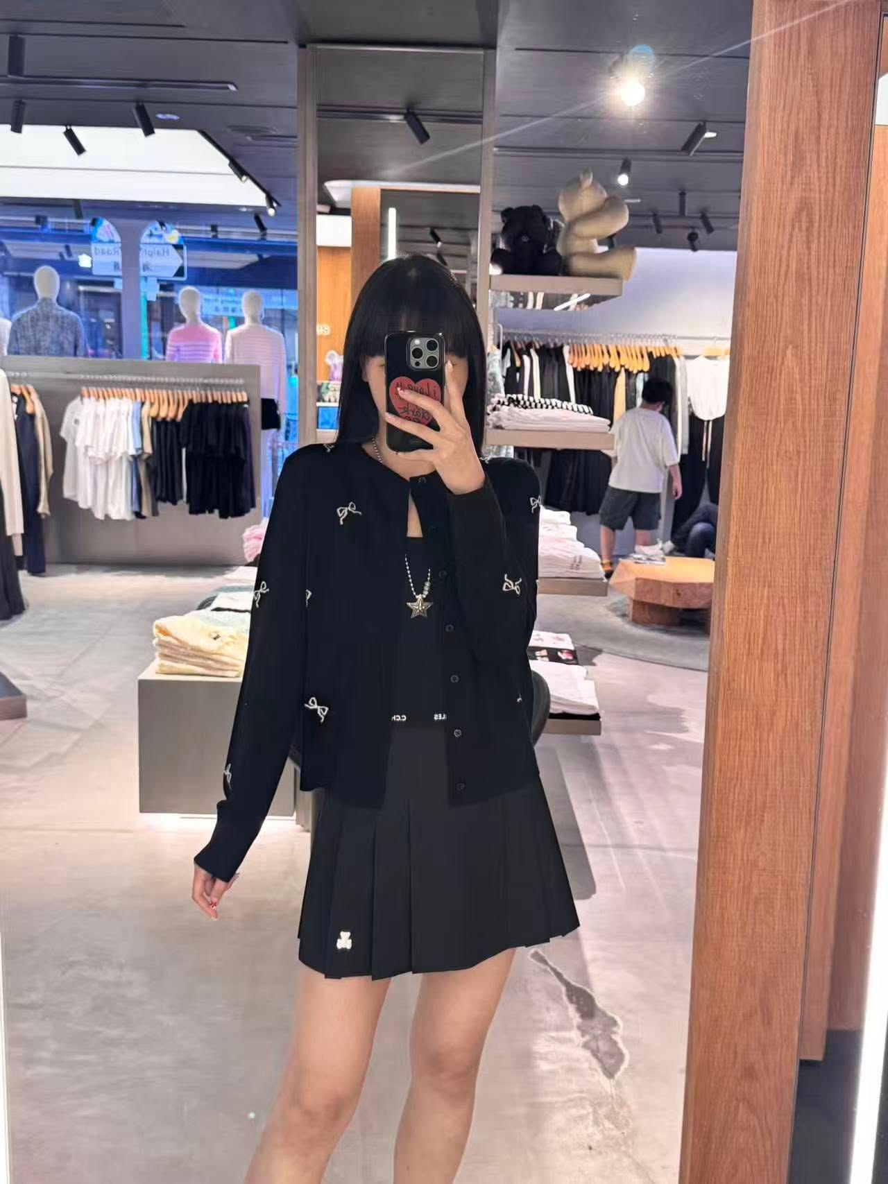  Áo CDG đen nơ trắng, cổ tròn dài tay 