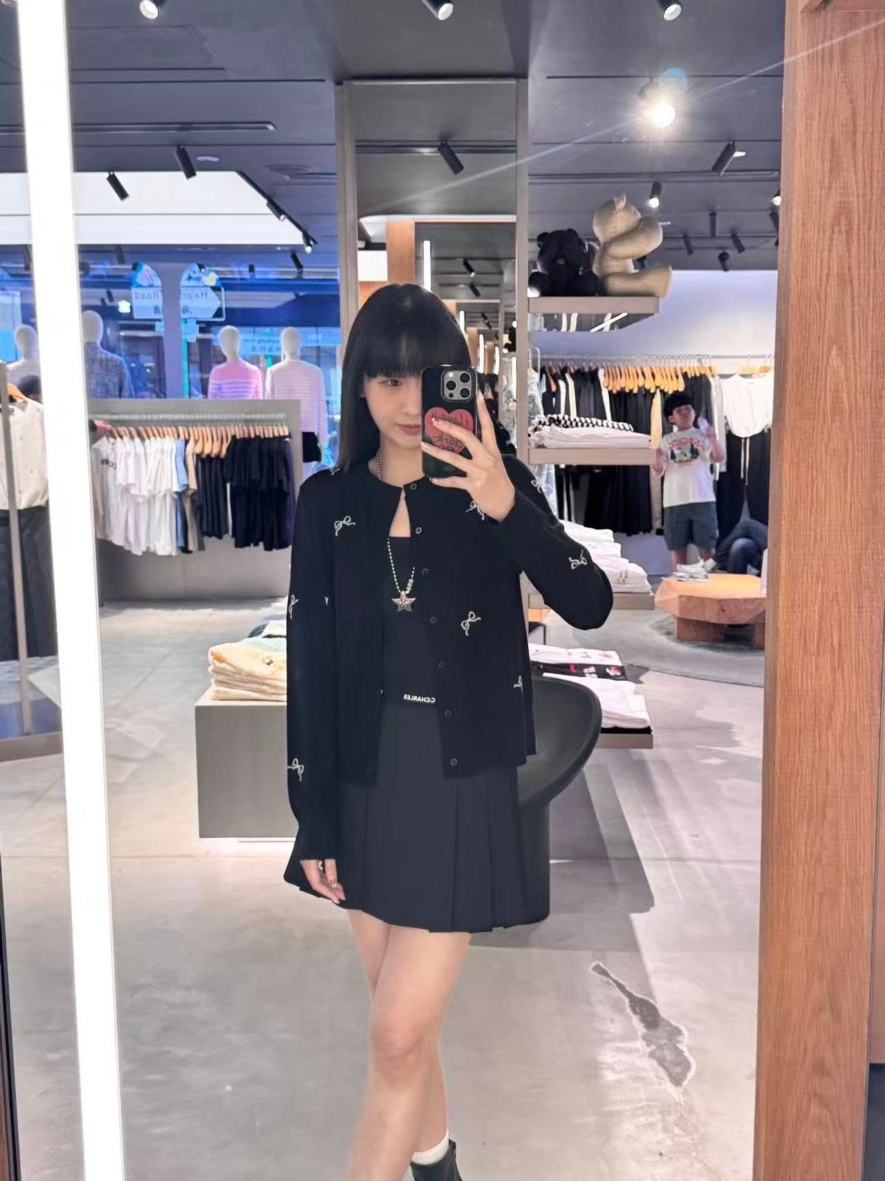  Áo CDG đen nơ trắng, cổ tròn dài tay 