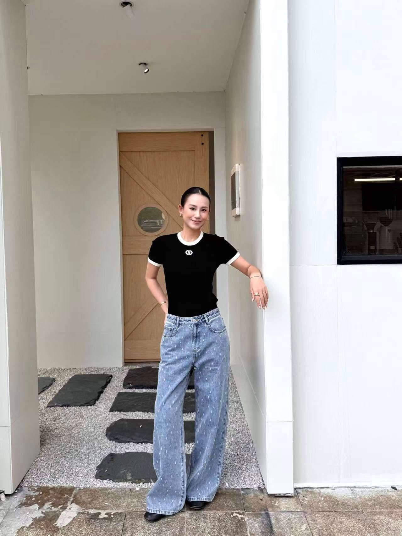  Áo đen mongtoghi viền trắng, logo nhỏ trắng ngực 