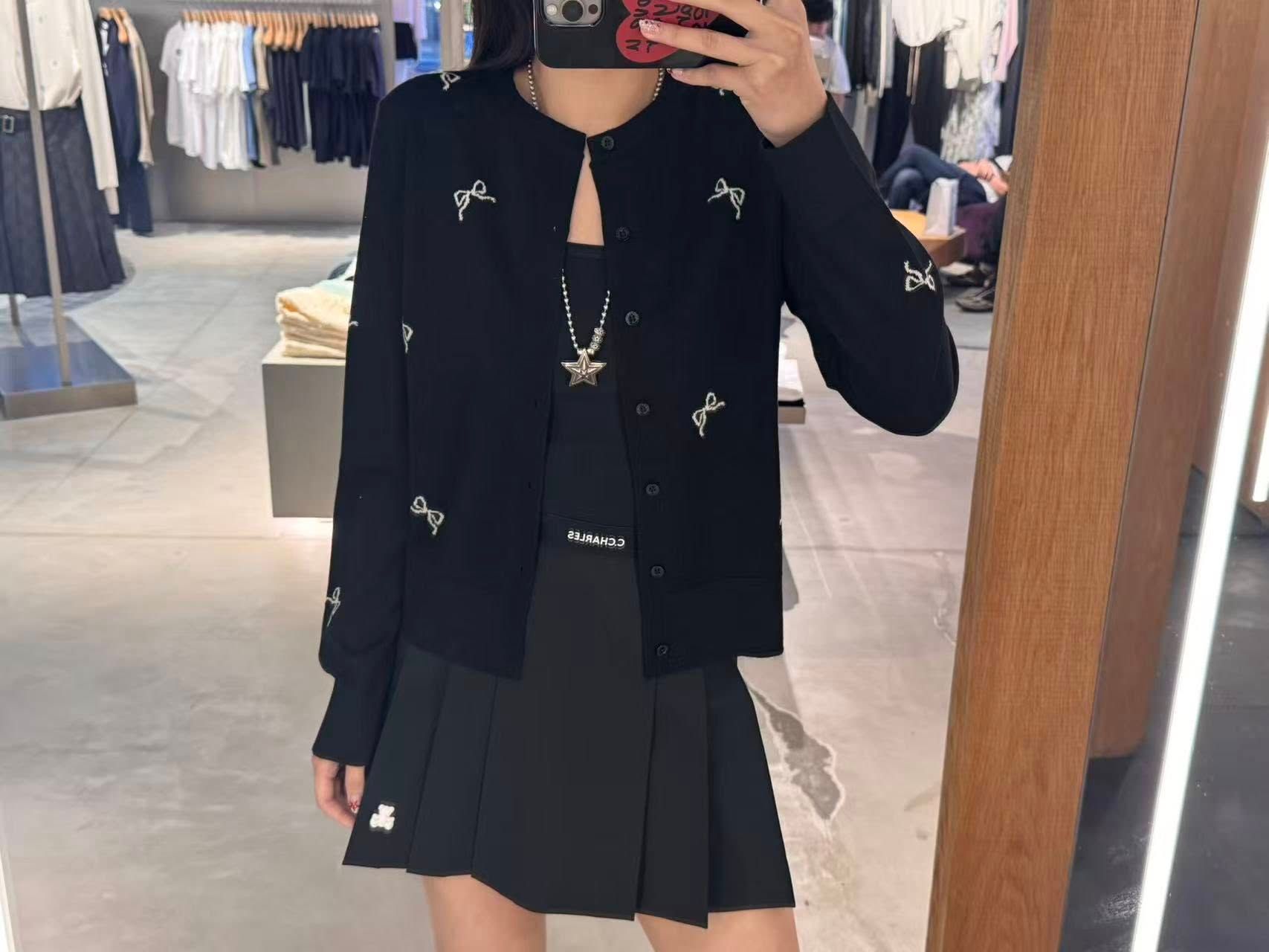  Áo CDG đen nơ trắng, cổ tròn dài tay 