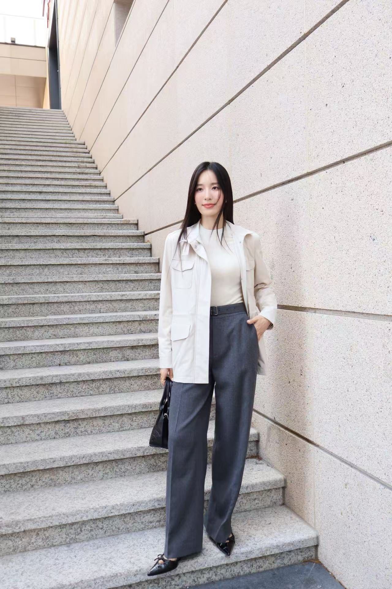  1.Quần vải xám kèm belt vải 