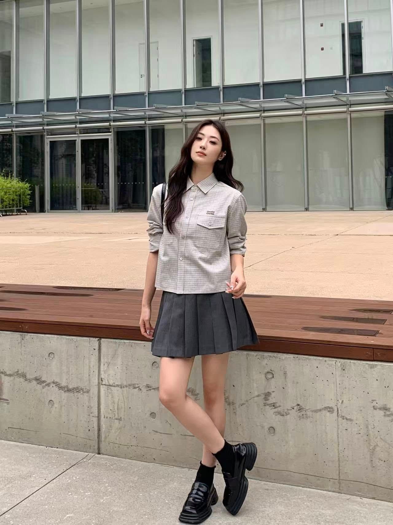  Áo sơ mi kẻ, màu be sáng 2 túi trước 