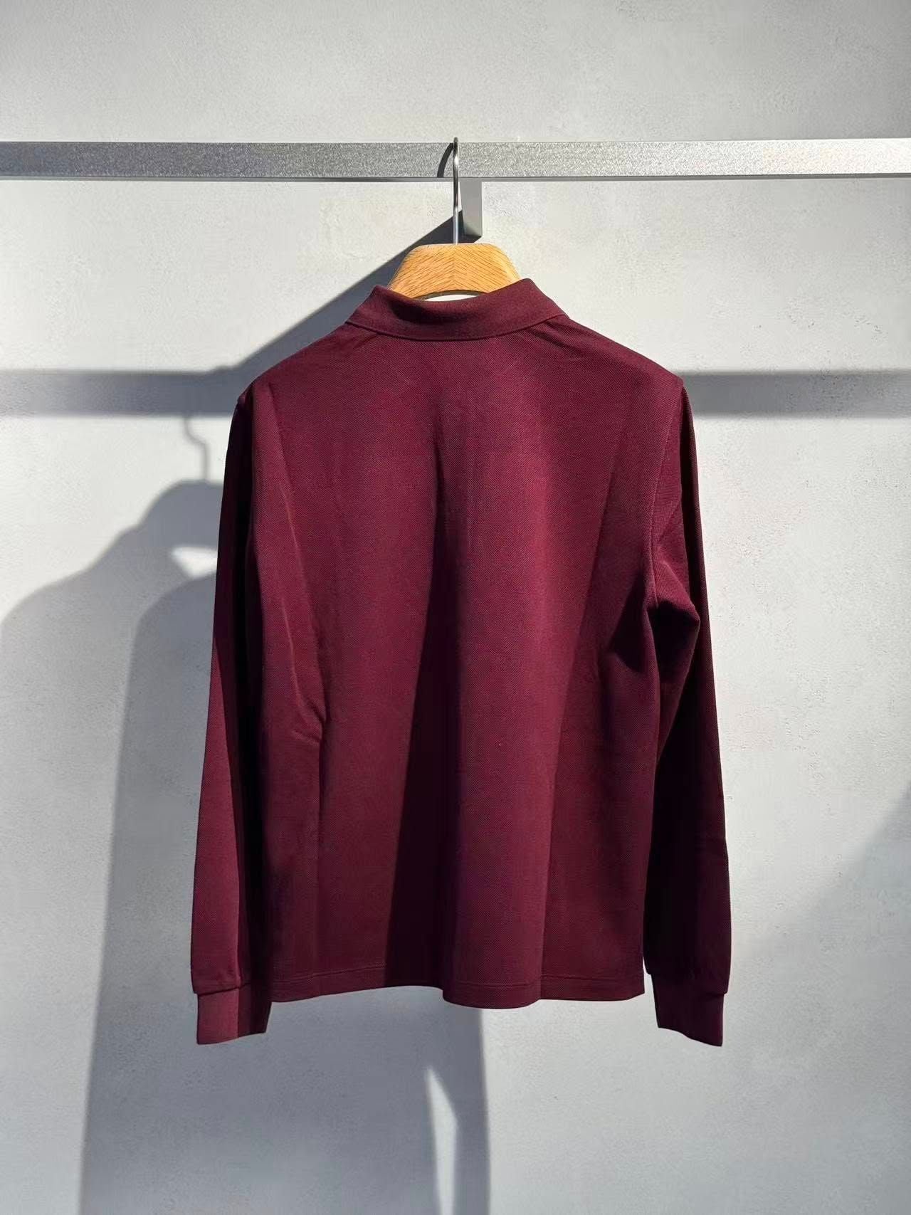  Áo polo đỏ dài tay, chữ nhỏ 1 bên ngực 