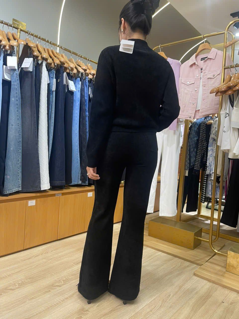  Áo khoác nhung đen xốp, logo trắng 1 bên (SET) 