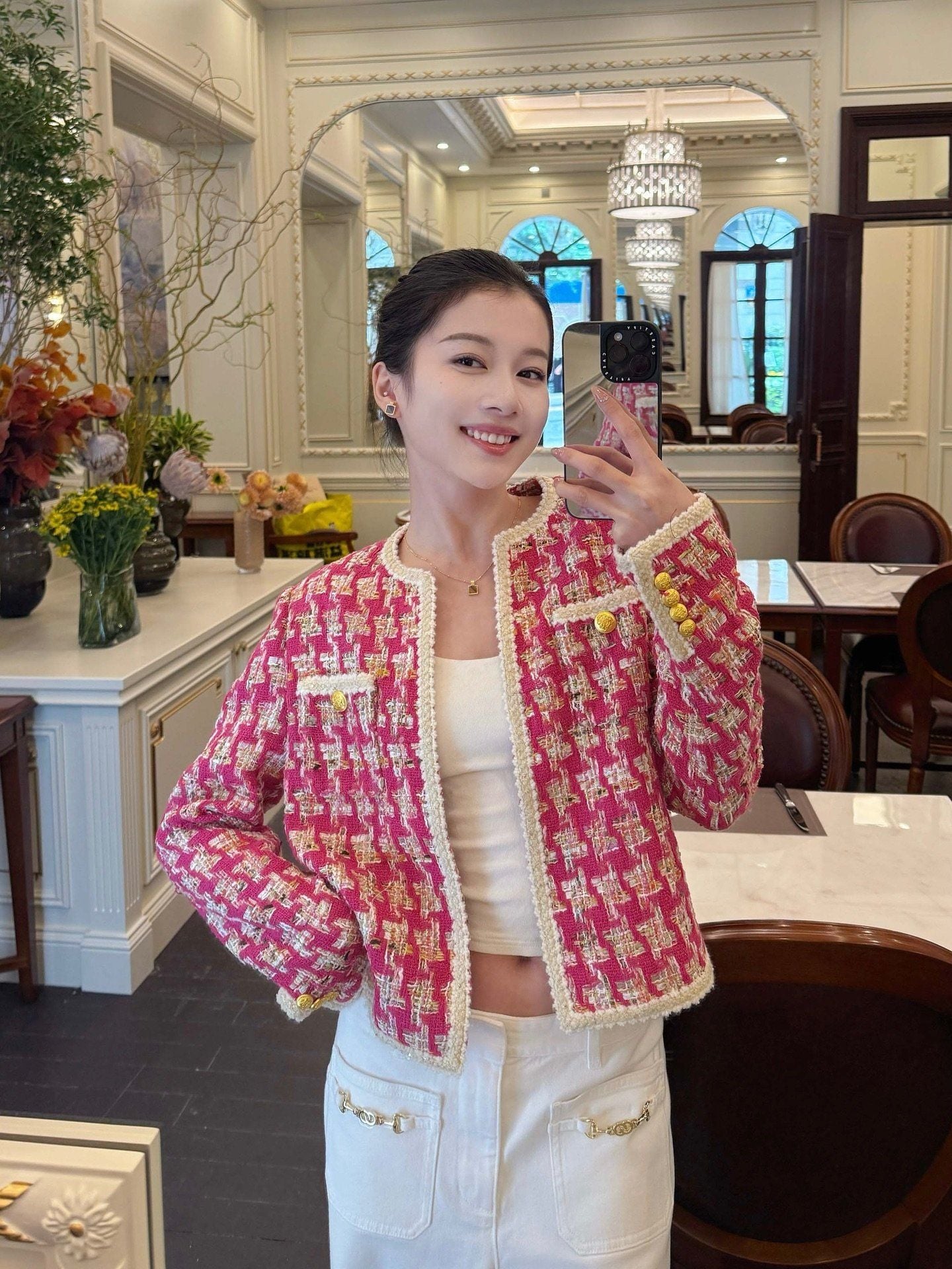  1.Áo dạ kẻ đỏ hồng , viền trắng 