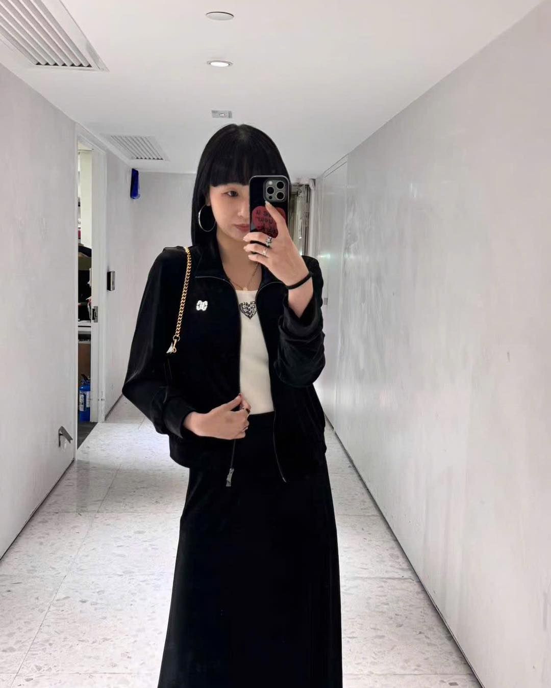  Bộ áo khoác nhung và chân váy nhung - Logo ngực trái set 