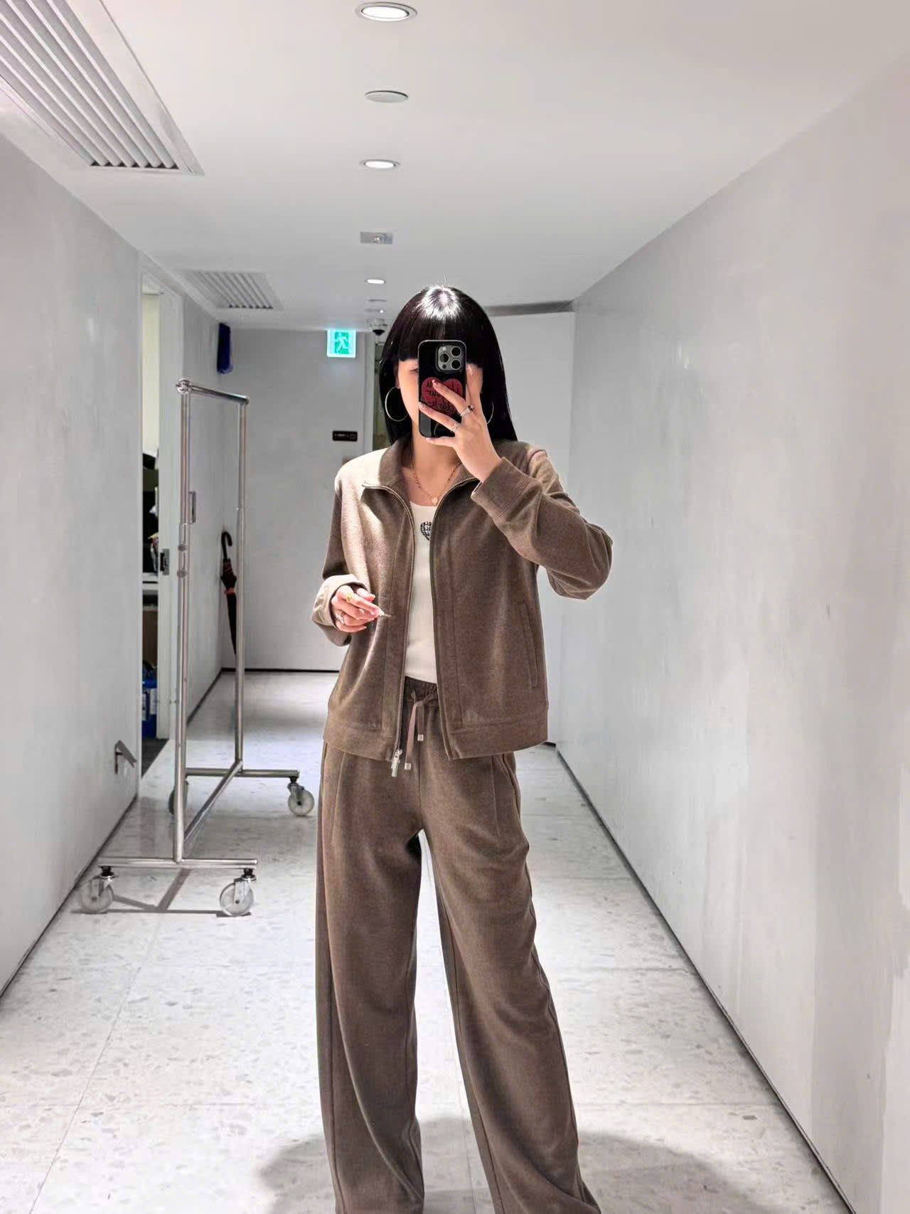  Bộ áo khoác len và quần len nâu cạp chun - Logo CC lồng 1 bên set 