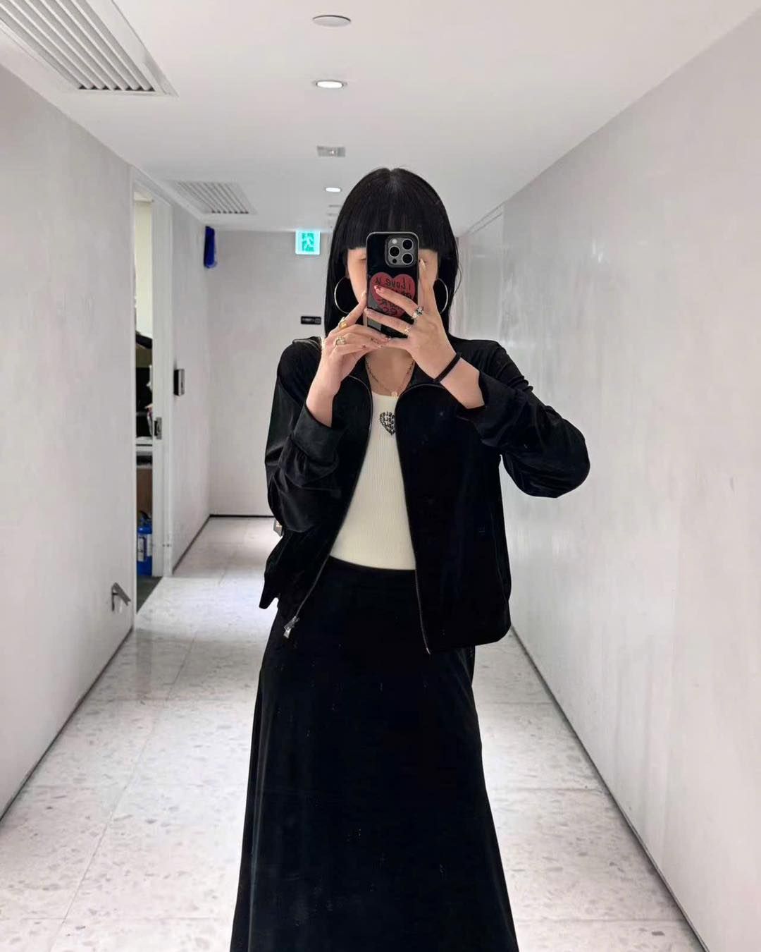  Bộ áo khoác nhung và chân váy nhung - Logo ngực trái set 